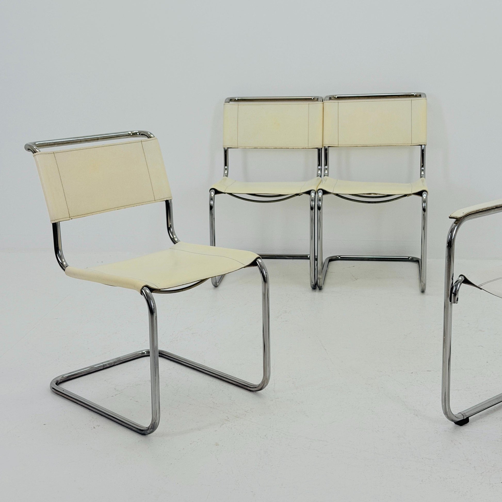 Set of 4 Vintage Thonet S33 & S34 Bauhaus Cantilever Chairs – White Leather – Germany, 1980s