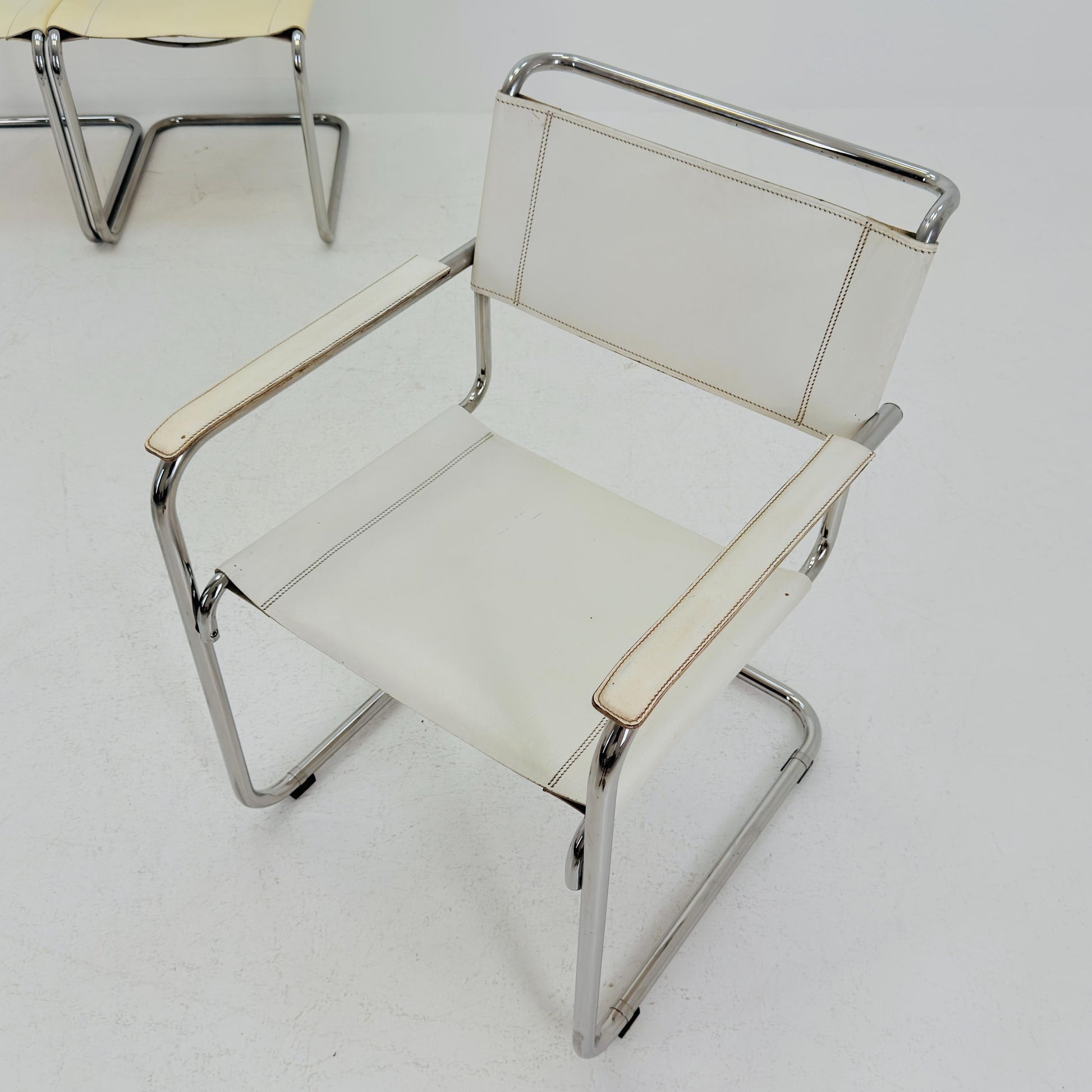 Set of 4 Vintage Thonet S33 & S34 Bauhaus Cantilever Chairs – White Leather – Germany, 1980s