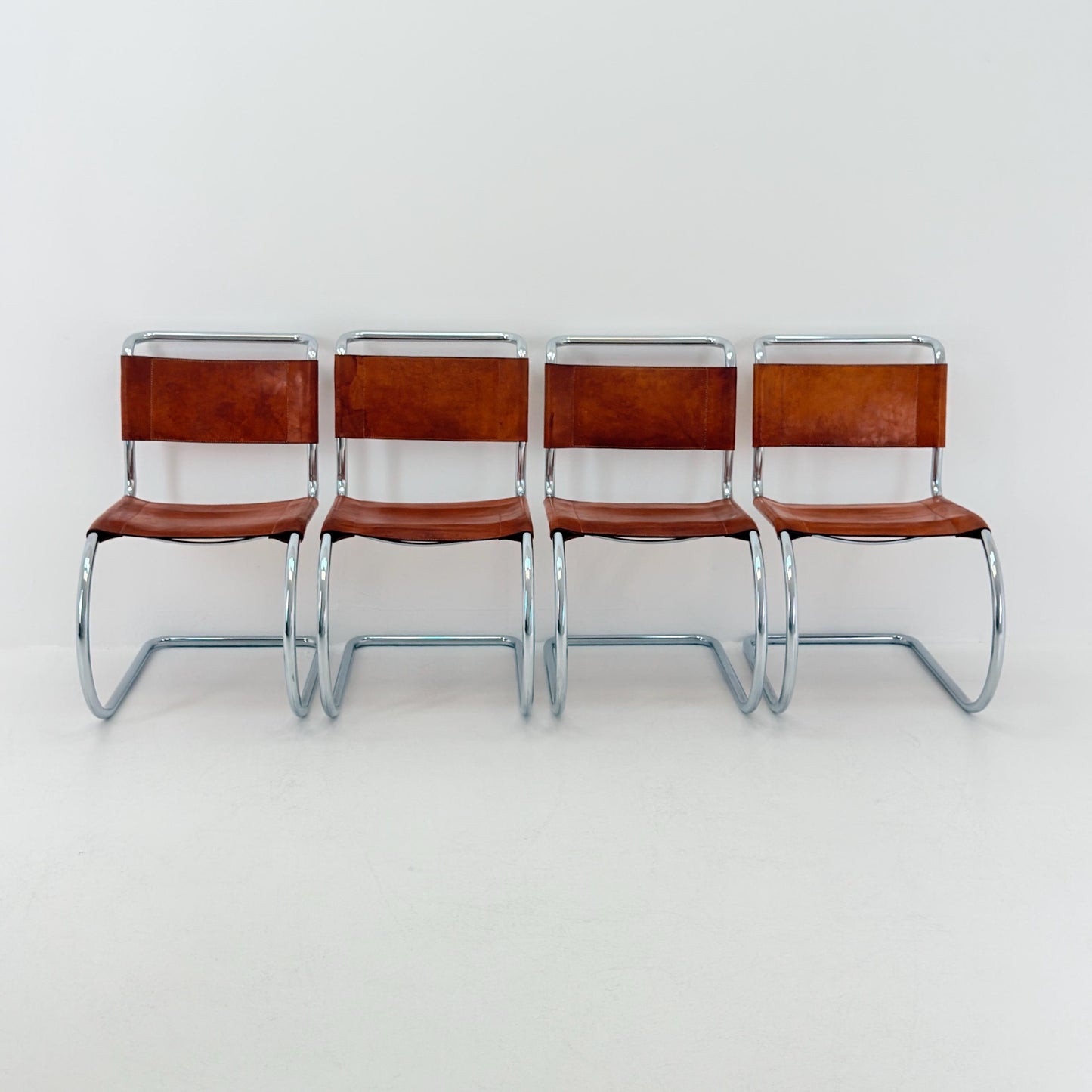 Set of 4 Mid-Century MR10 Cantilever Chairs by Ludwig Mies van der Rohe – Cognac Leather – Italy, 1980s