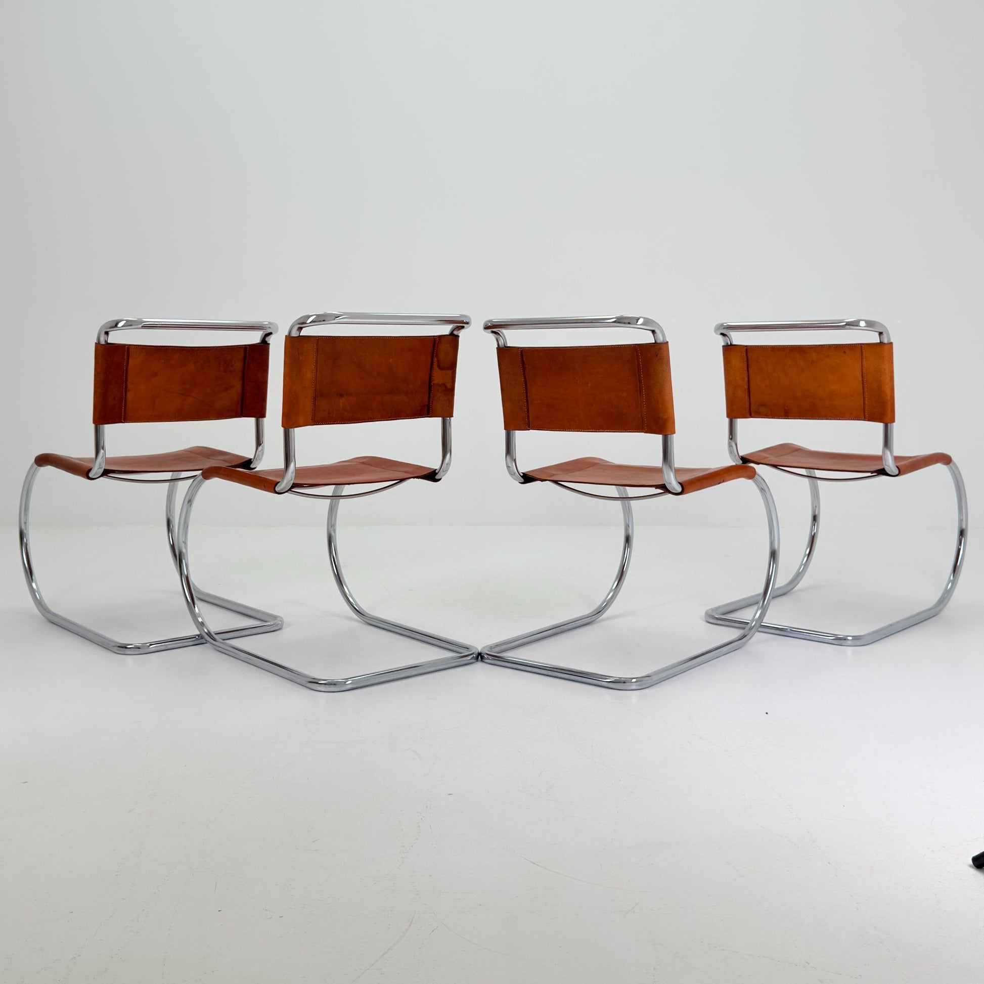 Set of 4 Mid-Century MR10 Cantilever Chairs by Ludwig Mies van der Rohe – Cognac Leather – Italy, 1980s