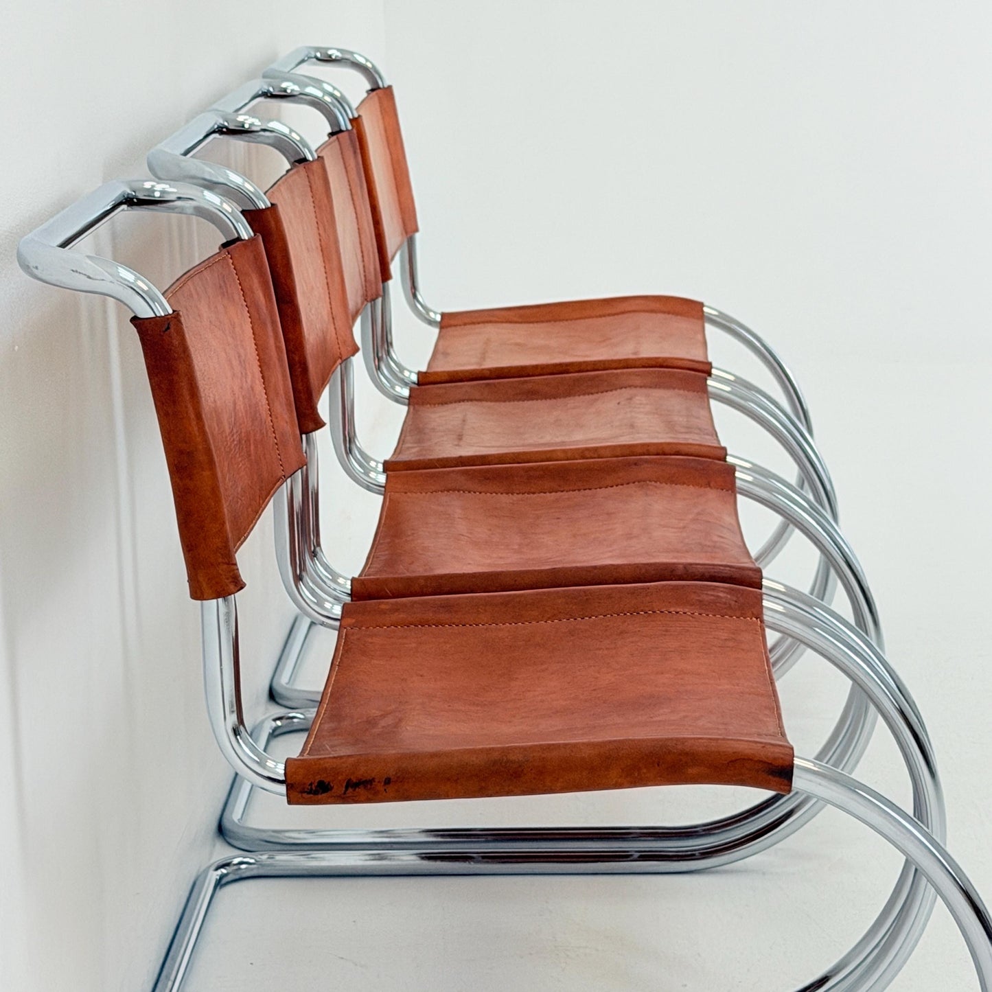 Set of 4 Mid-Century MR10 Cantilever Chairs by Ludwig Mies van der Rohe – Cognac Leather – Italy, 1980s