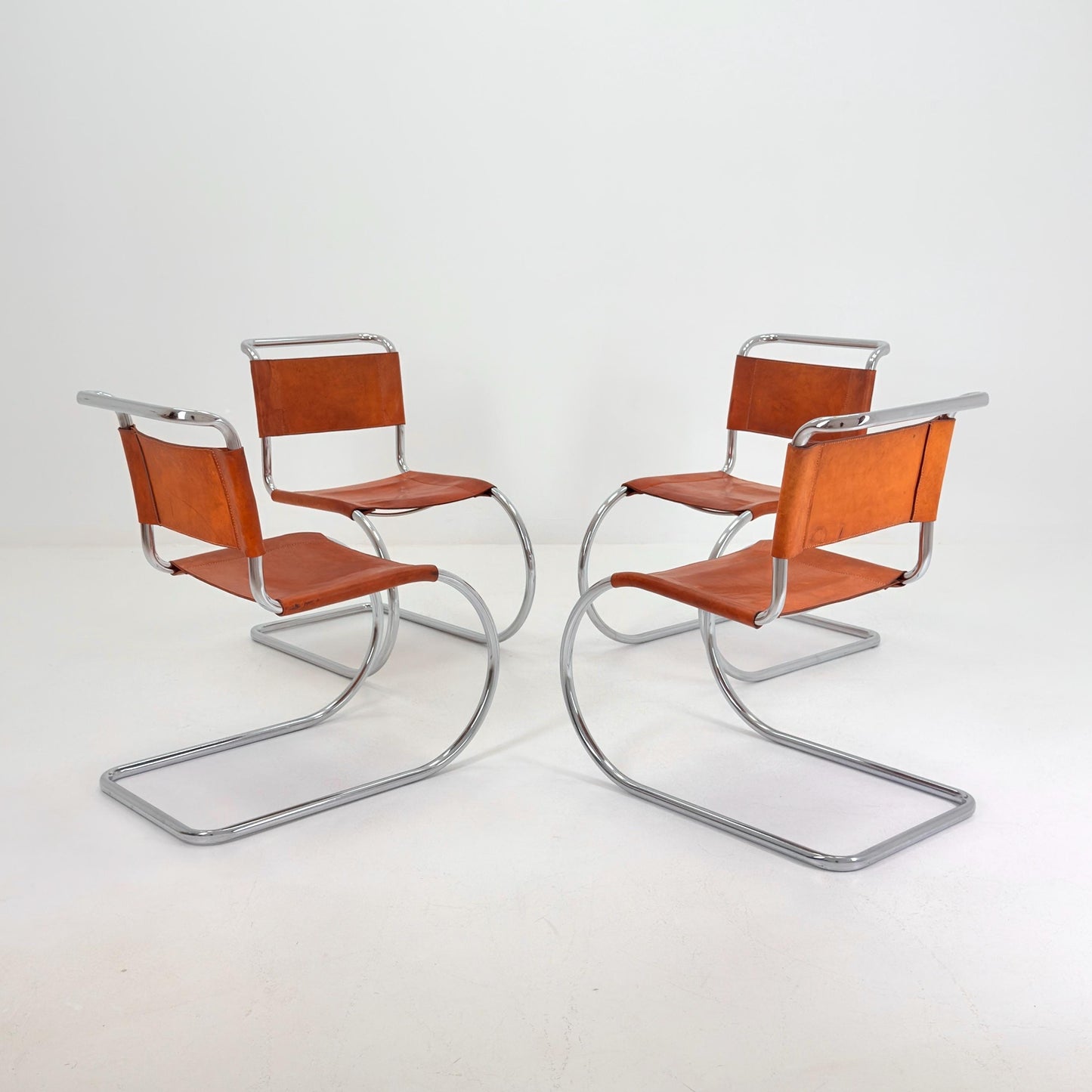 Set of 4 Mid-Century MR10 Cantilever Chairs by Ludwig Mies van der Rohe – Cognac Leather – Italy, 1980s