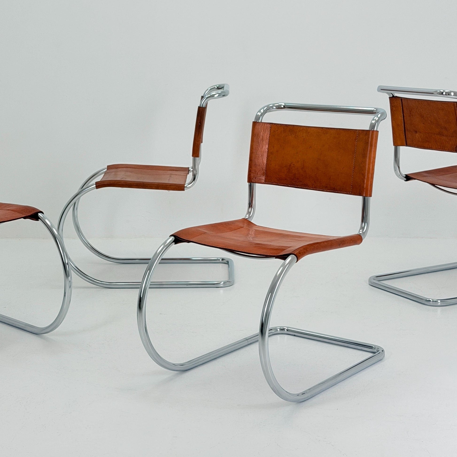 Set of 4 Mid-Century MR10 Cantilever Chairs by Ludwig Mies van der Rohe – Cognac Leather – Italy, 1980s