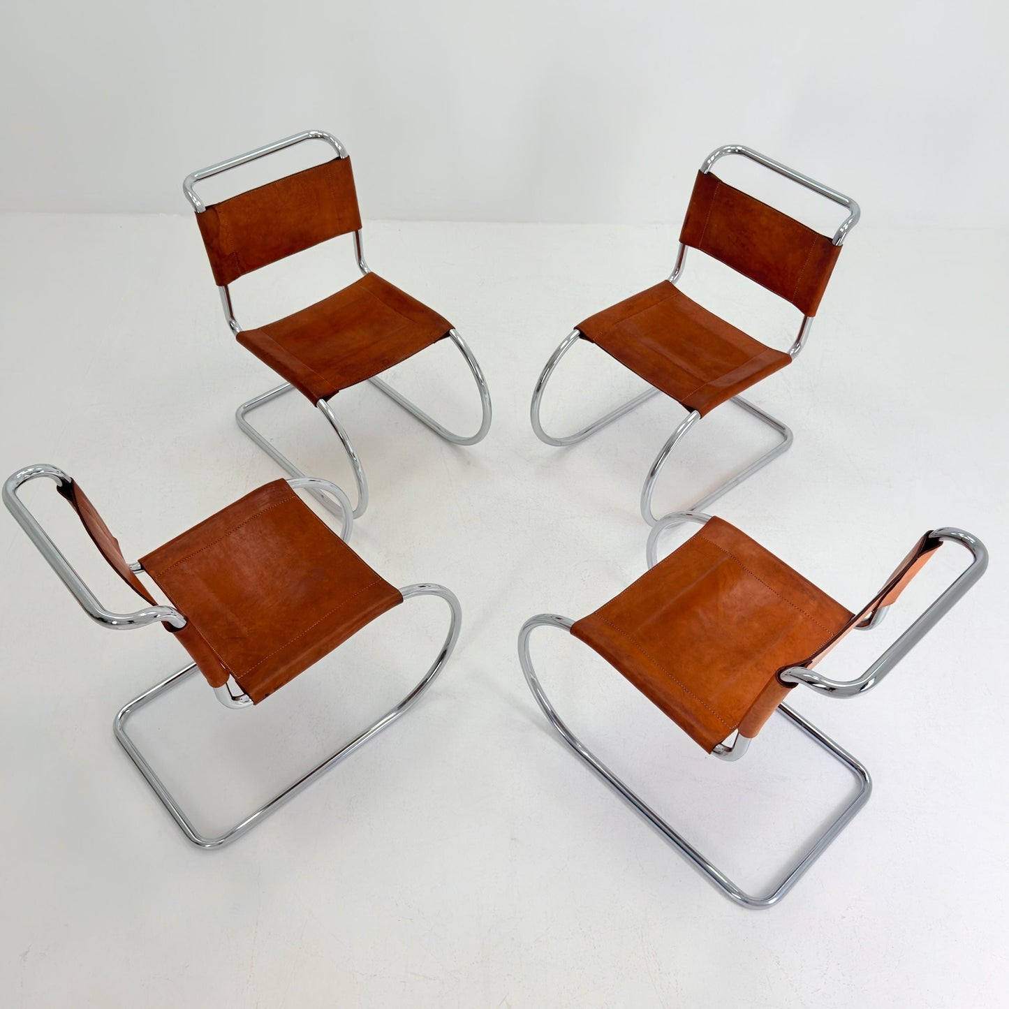 Set of 4 Mid-Century MR10 Cantilever Chairs by Ludwig Mies van der Rohe – Cognac Leather – Italy, 1980s