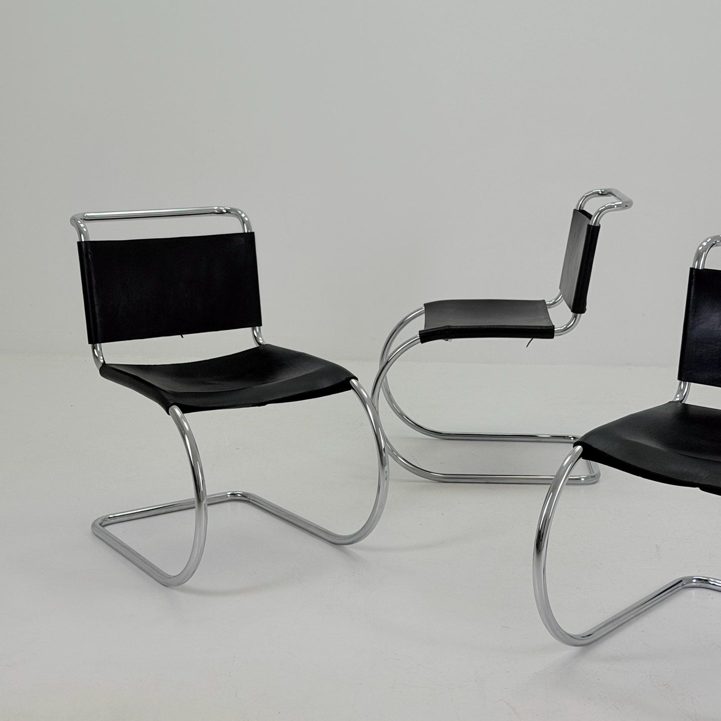 Set of 4 Bauhaus Mid-Century Modern Mies van der Rohe MR 10 black leather Chairs 1980s Italy