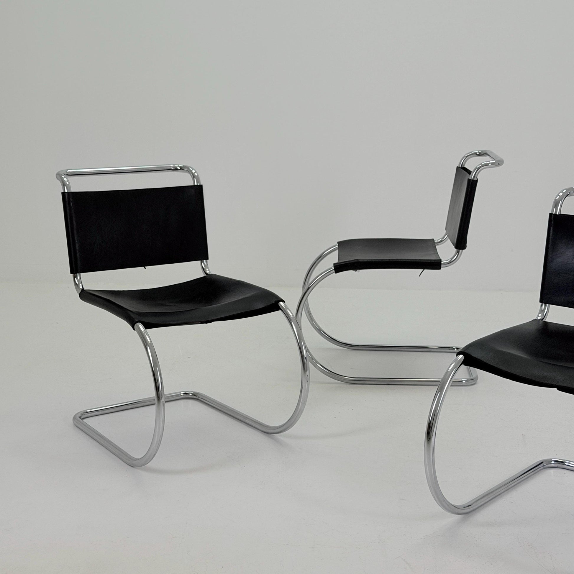 Set of 4 Bauhaus Mid-Century Modern Mies van der Rohe MR 10 black leather Chairs 1980s Italy