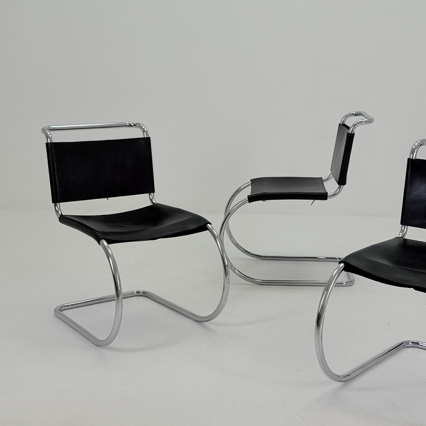Set of 4 Bauhaus Mid-Century Modern Mies van der Rohe MR 10 black leather Chairs 1980s Italy