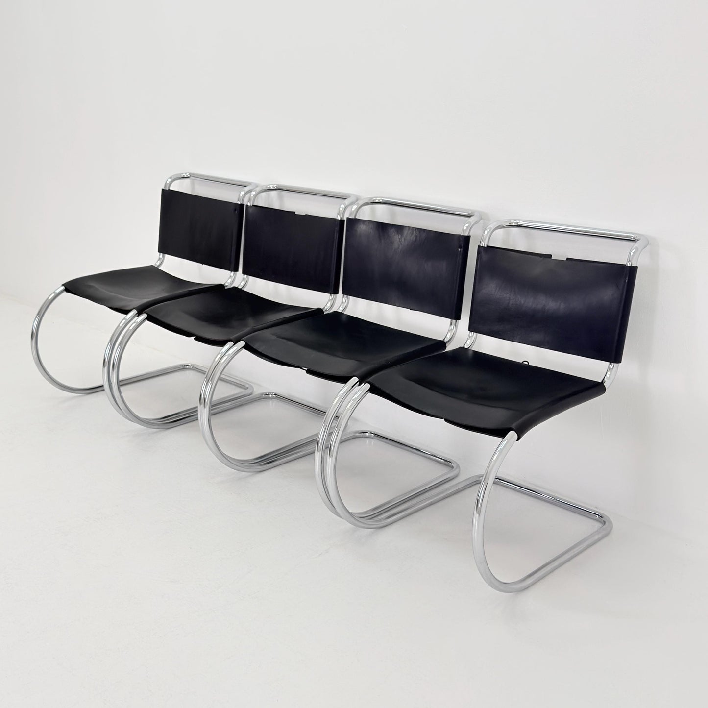 Set of 4 Bauhaus Mid-Century Modern Mies van der Rohe MR 10 black leather Chairs 1980s Italy