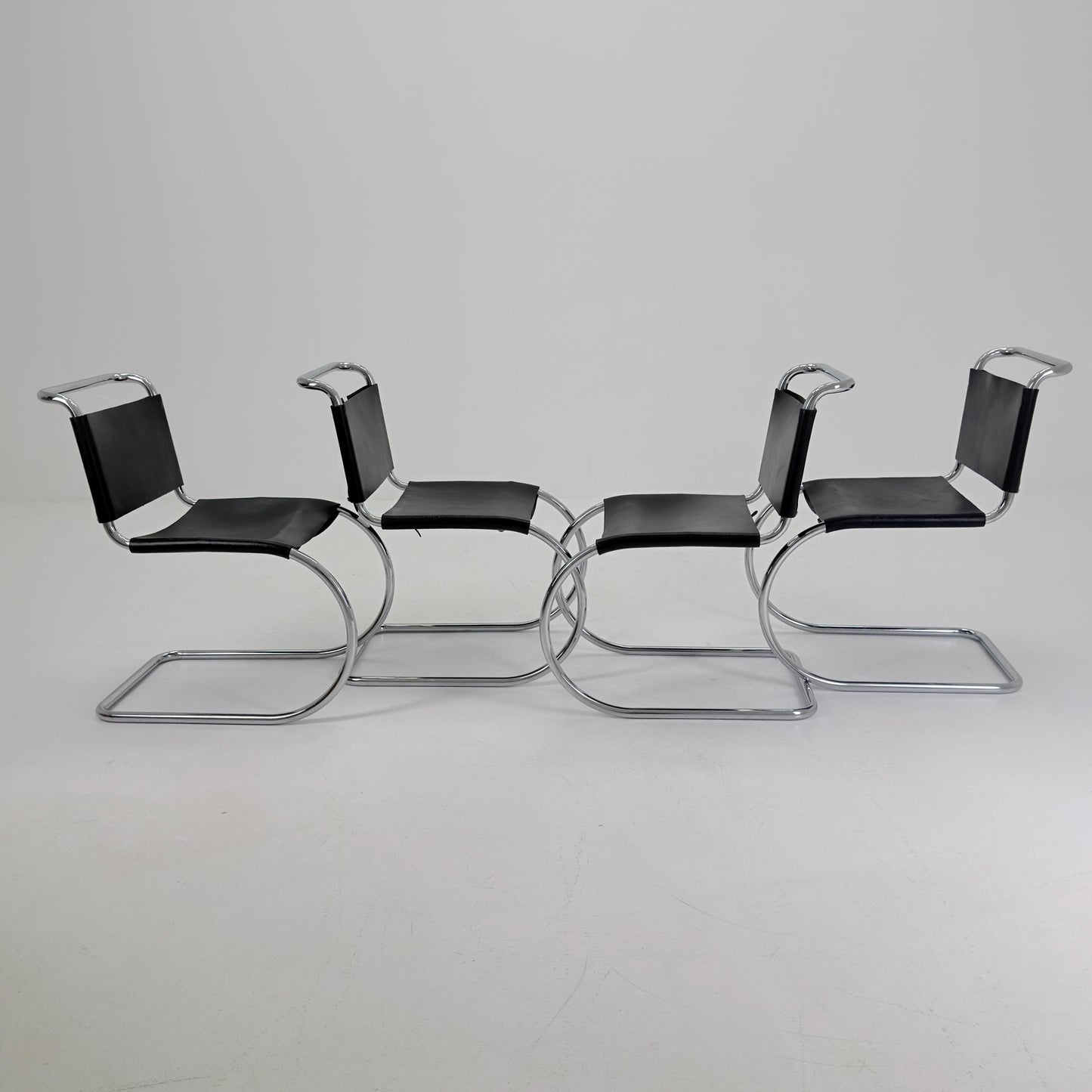 Set of 4 Bauhaus Mid-Century Modern Mies van der Rohe MR 10 black leather Chairs 1980s Italy