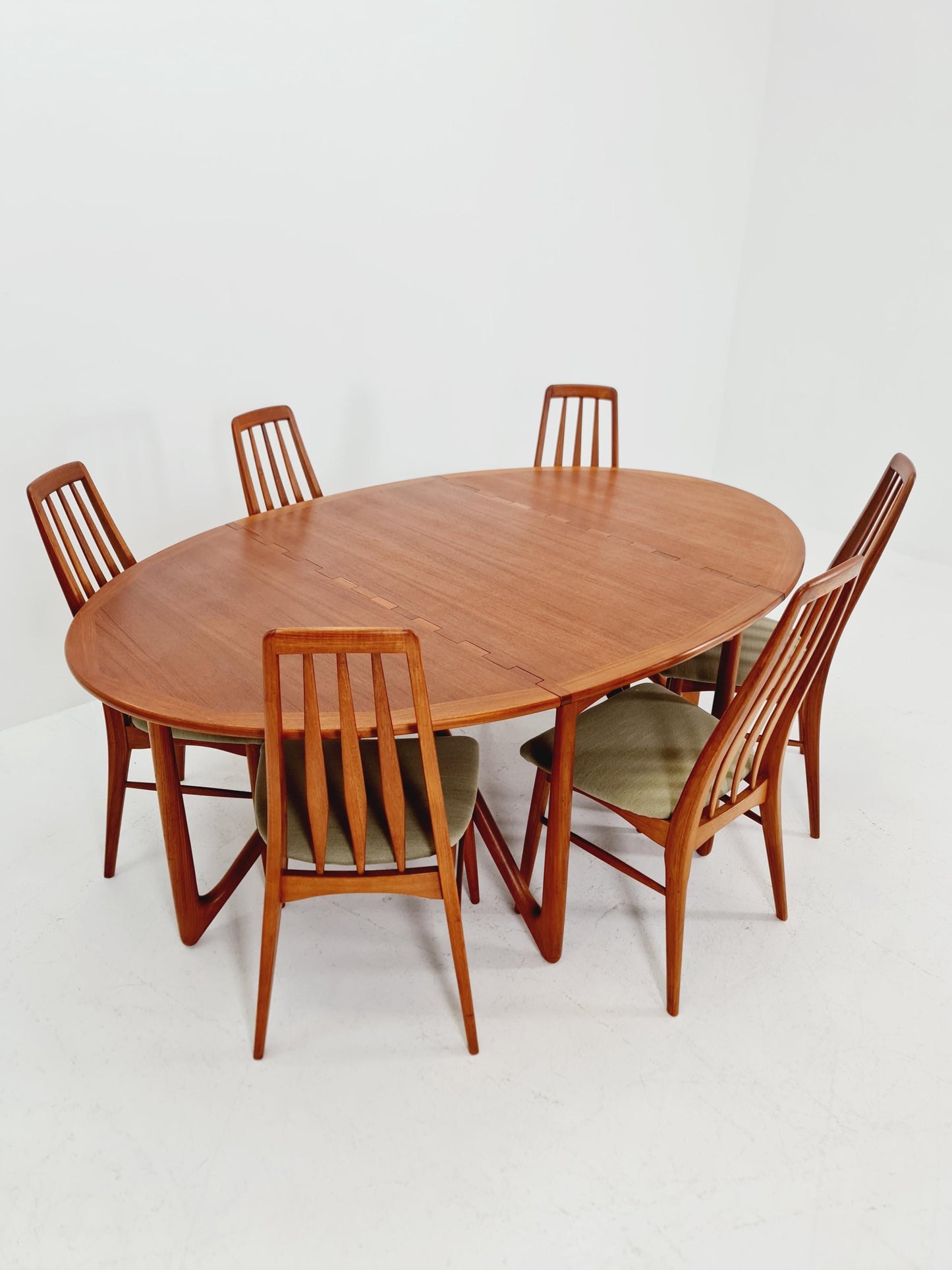 Iconic Danish Mid-Century Modern Drop leaf Teak Dining Table by Niels Koefoed 1960s