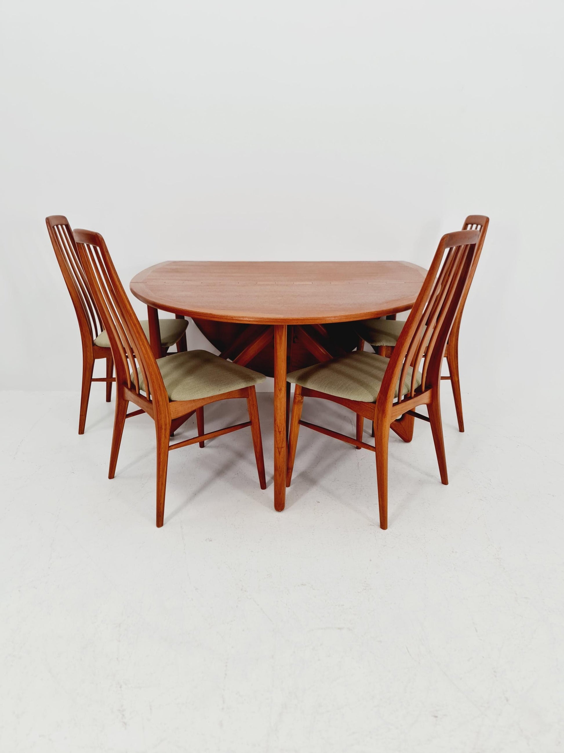 Iconic Danish Mid-Century Modern Drop leaf Teak Dining Table by Niels Koefoed 1960s