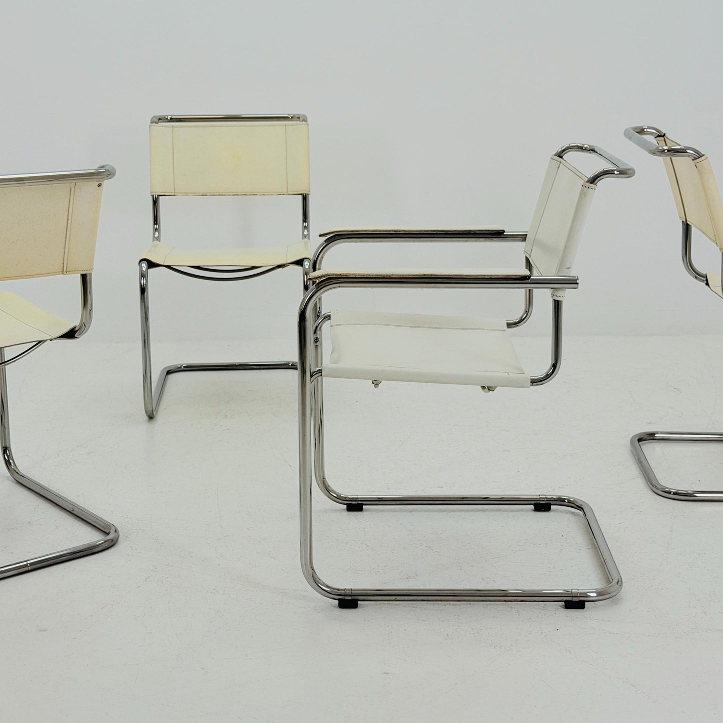 Set of 4 Vintage Thonet S33 & S34 Bauhaus Cantilever Chairs – White Leather – Germany, 1980s