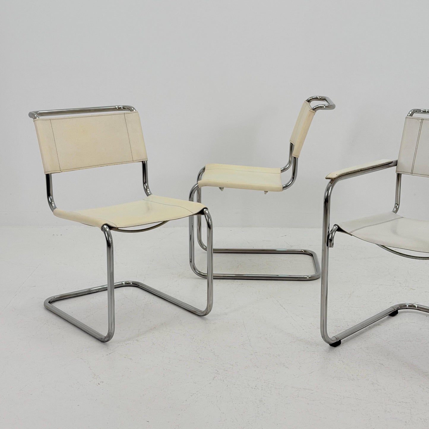 Set of 4 Vintage Thonet S33 & S34 Bauhaus Cantilever Chairs – White Leather – Germany, 1980s
