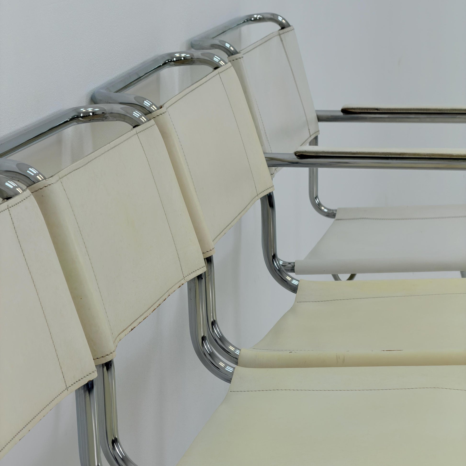 Set of 4 Vintage Thonet S33 & S34 Bauhaus Cantilever Chairs – White Leather – Germany, 1980s