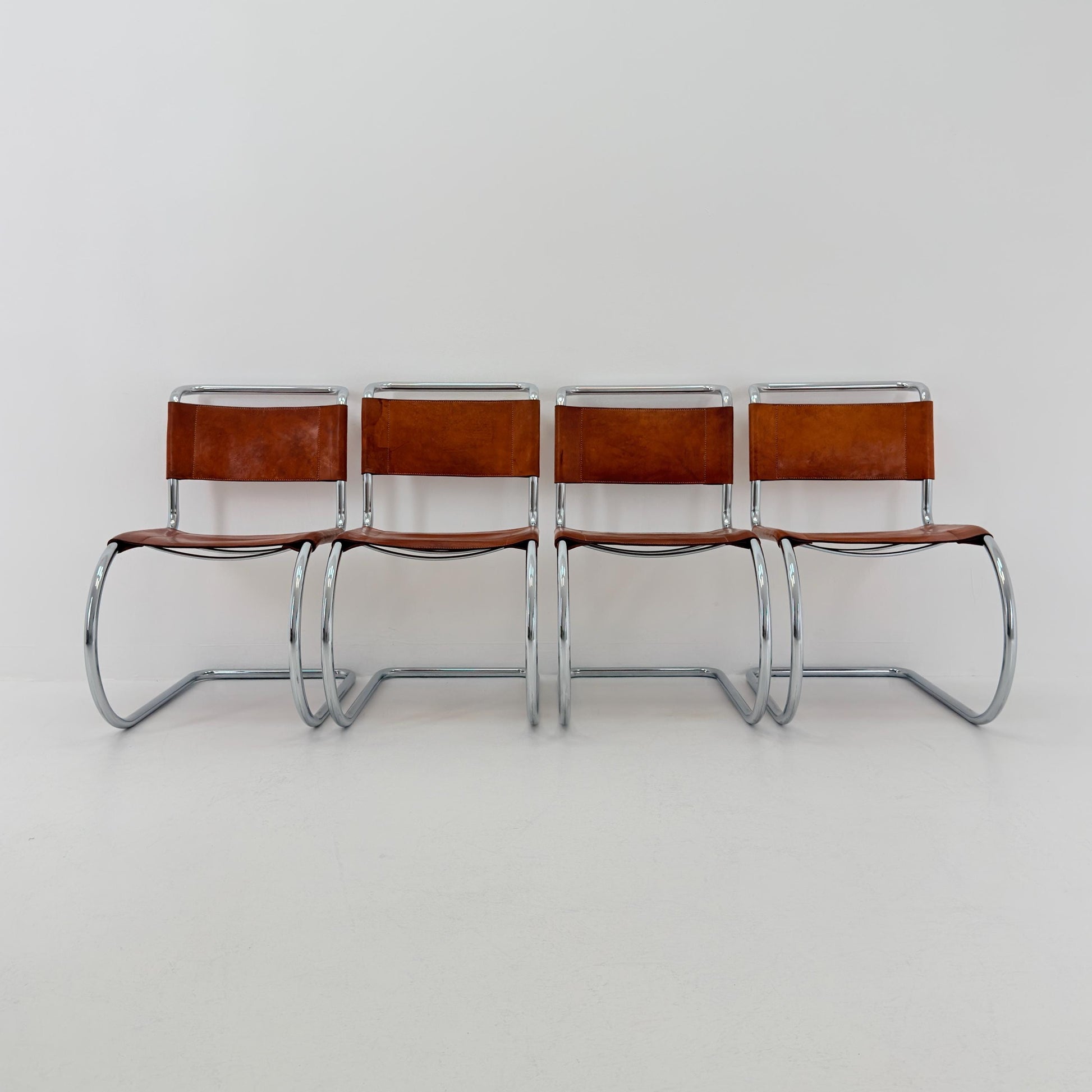 Set of 4 Mid-Century MR10 Cantilever Chairs by Ludwig Mies van der Rohe – Cognac Leather – Italy, 1980s