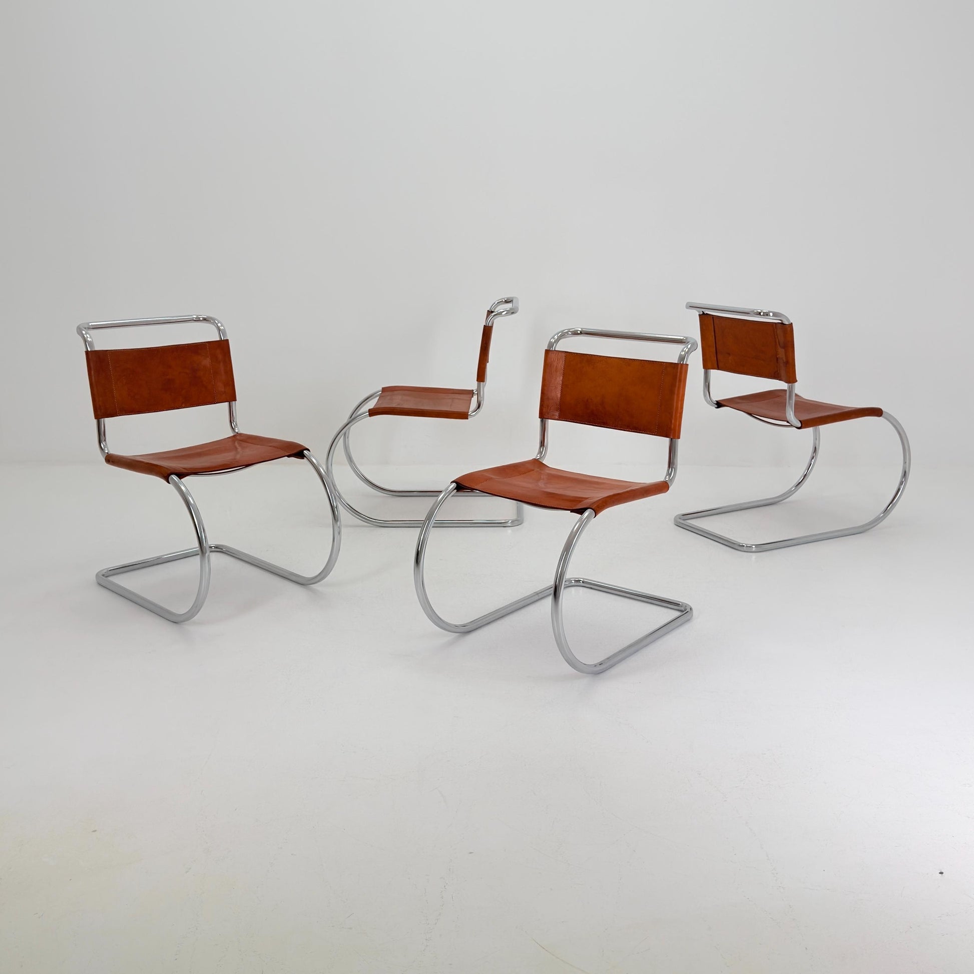 Set of 4 Mid-Century MR10 Cantilever Chairs by Ludwig Mies van der Rohe – Cognac Leather – Italy, 1980s