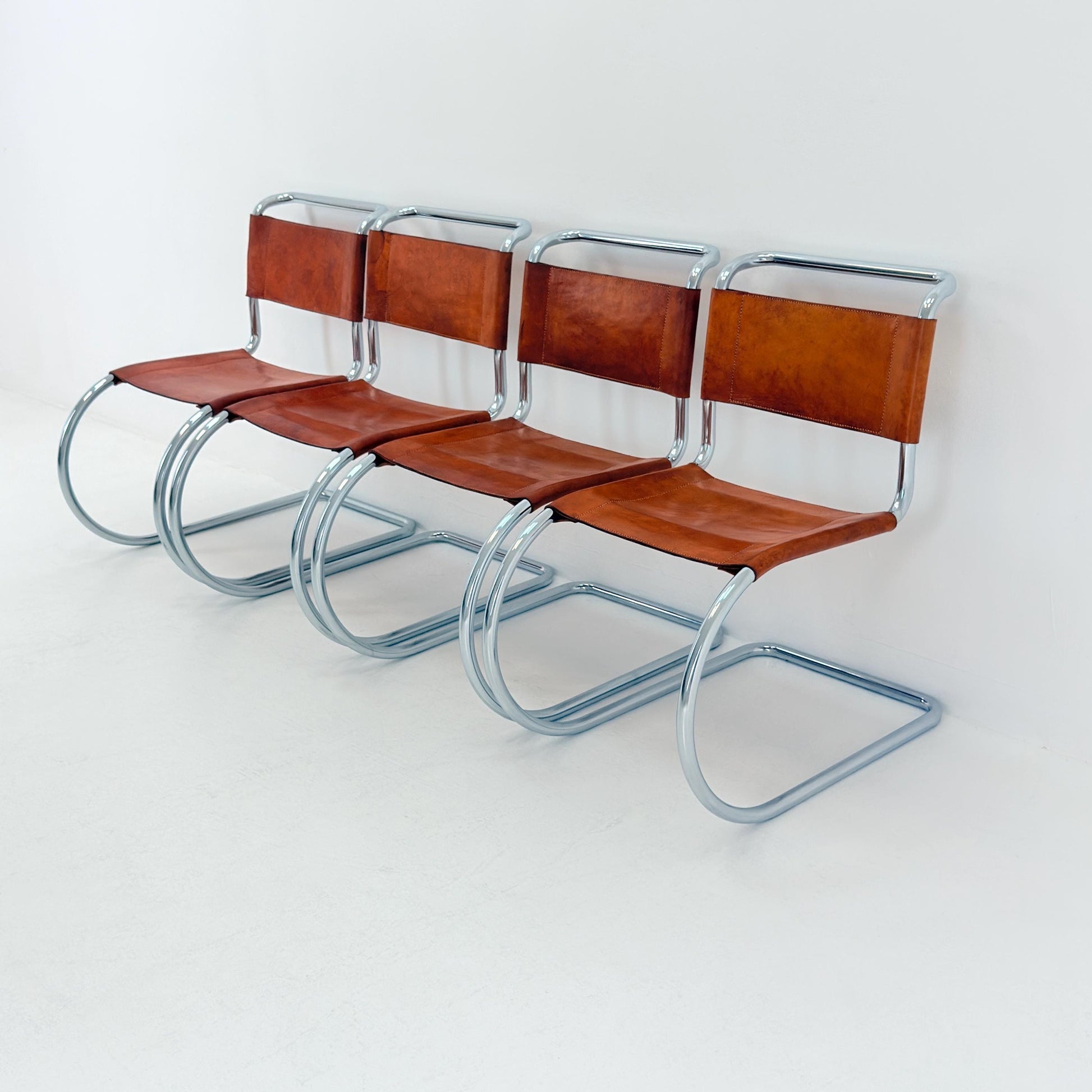 Set of 4 Mid-Century MR10 Cantilever Chairs by Ludwig Mies van der Rohe – Cognac Leather – Italy, 1980s