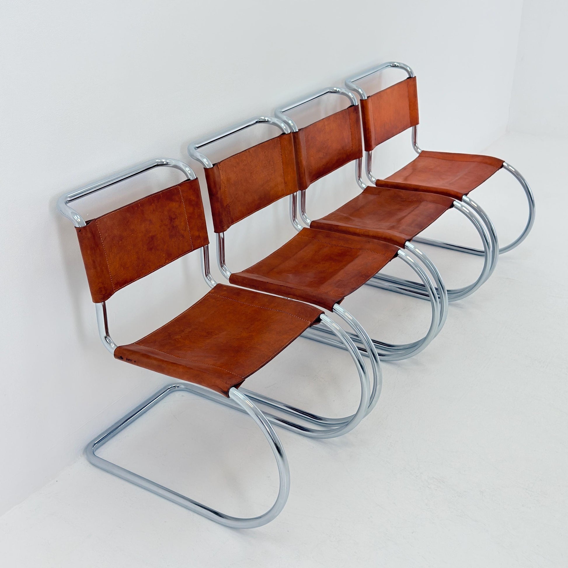 Set of 4 Mid-Century MR10 Cantilever Chairs by Ludwig Mies van der Rohe – Cognac Leather – Italy, 1980s