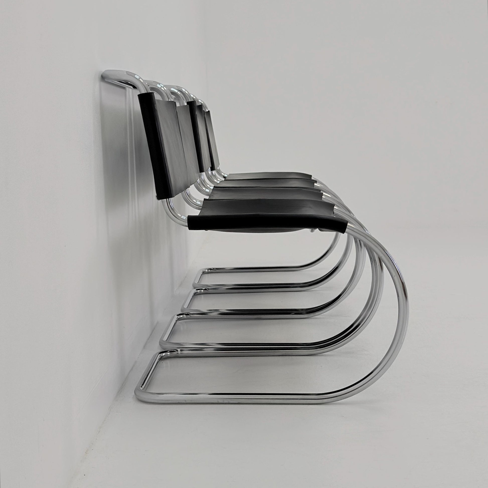 Set of 4 Bauhaus Mid-Century Modern Mies van der Rohe MR 10 black leather Chairs 1980s Italy