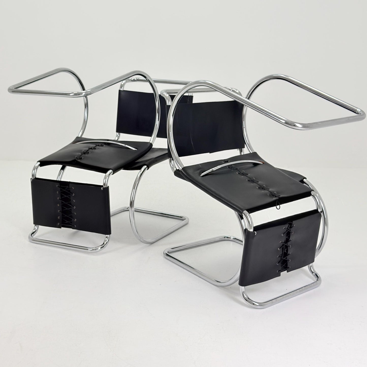 Set of 4 Bauhaus Mid-Century Modern Mies van der Rohe MR 10 black leather Chairs 1980s Italy