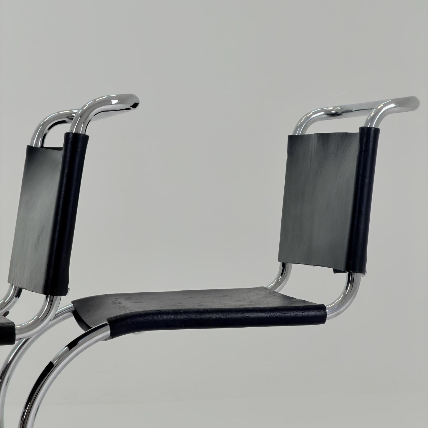 Set of 4 Bauhaus Mid-Century Modern Mies van der Rohe MR 10 black leather Chairs 1980s Italy