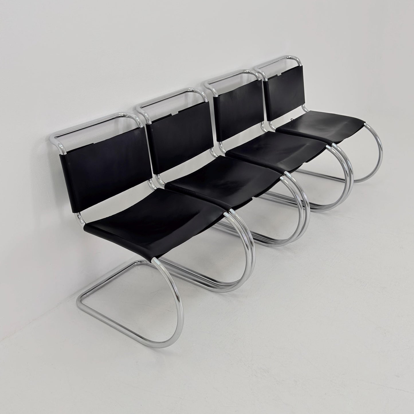 Set of 4 Bauhaus Mid-Century Modern Mies van der Rohe MR 10 black leather Chairs 1980s Italy