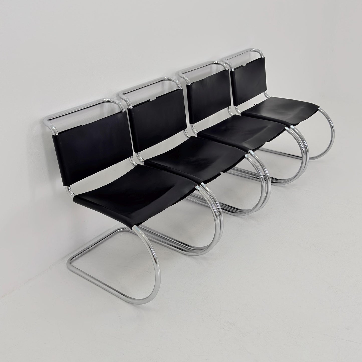 Set of 4 Bauhaus Mid-Century Modern Mies van der Rohe MR 10 black leather Chairs 1980s Italy