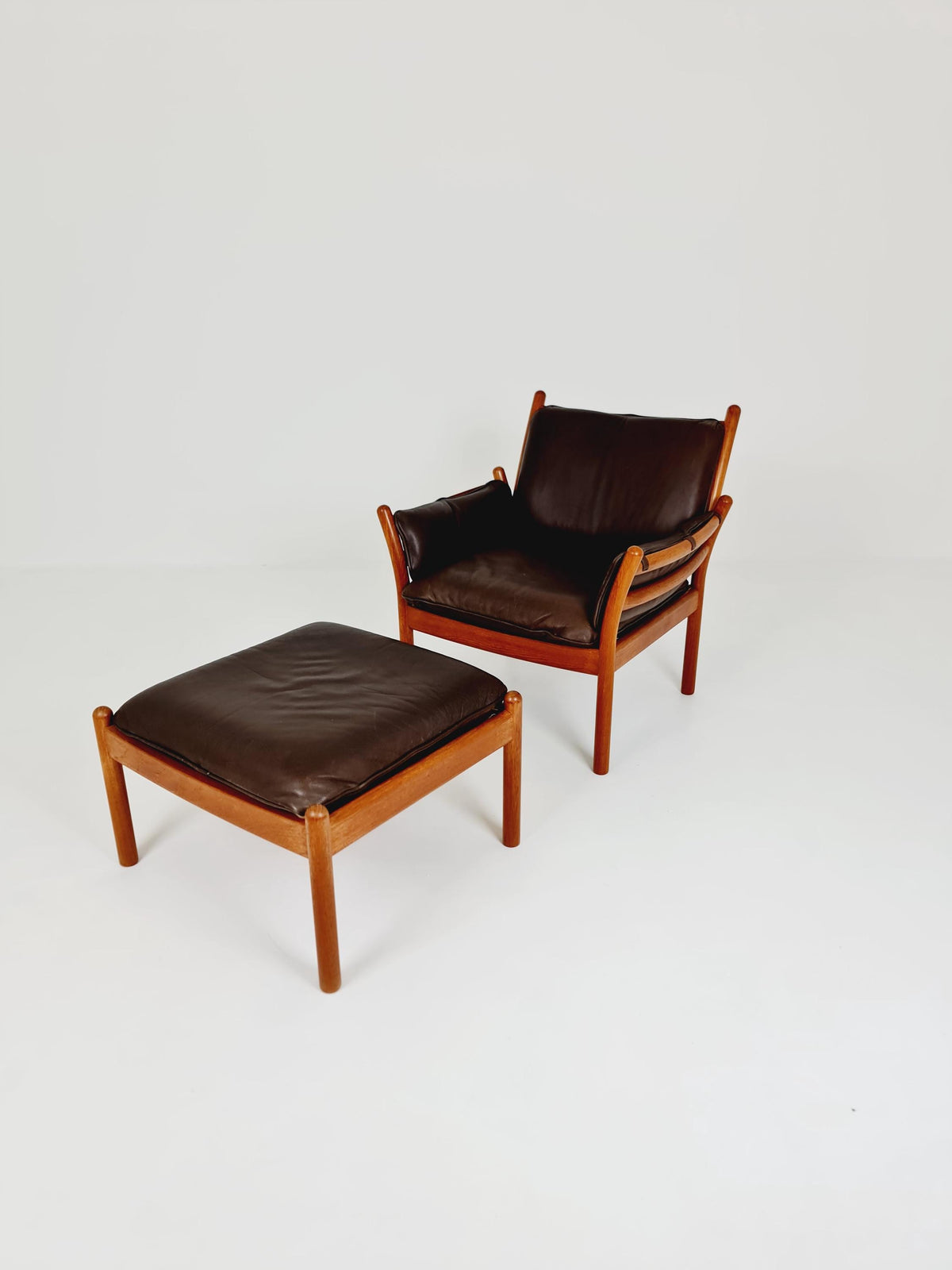 Mid century easy lounge chair with ottoman by Illum Wikkelso 'Genius' For Silkborg Denamrk 1960s,