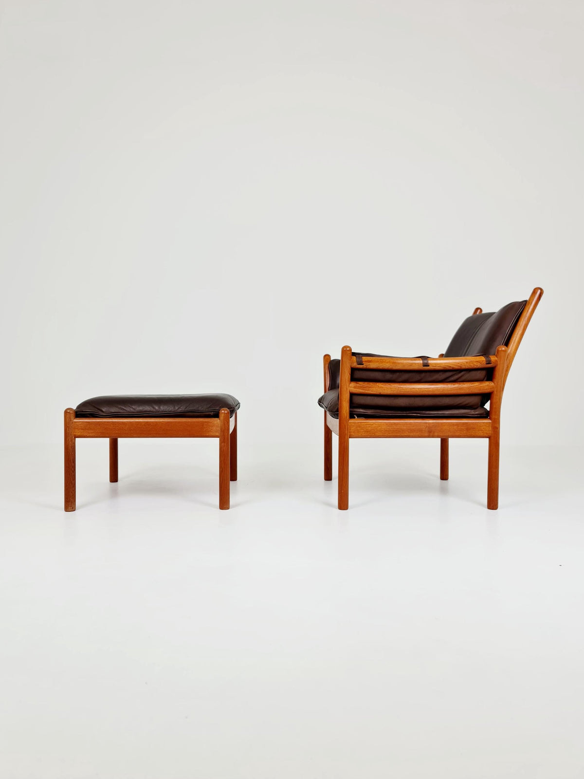 Mid century easy lounge chair with ottoman by Illum Wikkelso 'Genius' For Silkborg Denamrk 1960s,