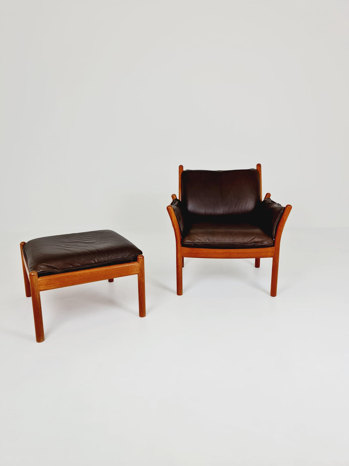 Mid century easy lounge chair with ottoman by Illum Wikkelso 'Genius' For Silkborg Denamrk 1960s,