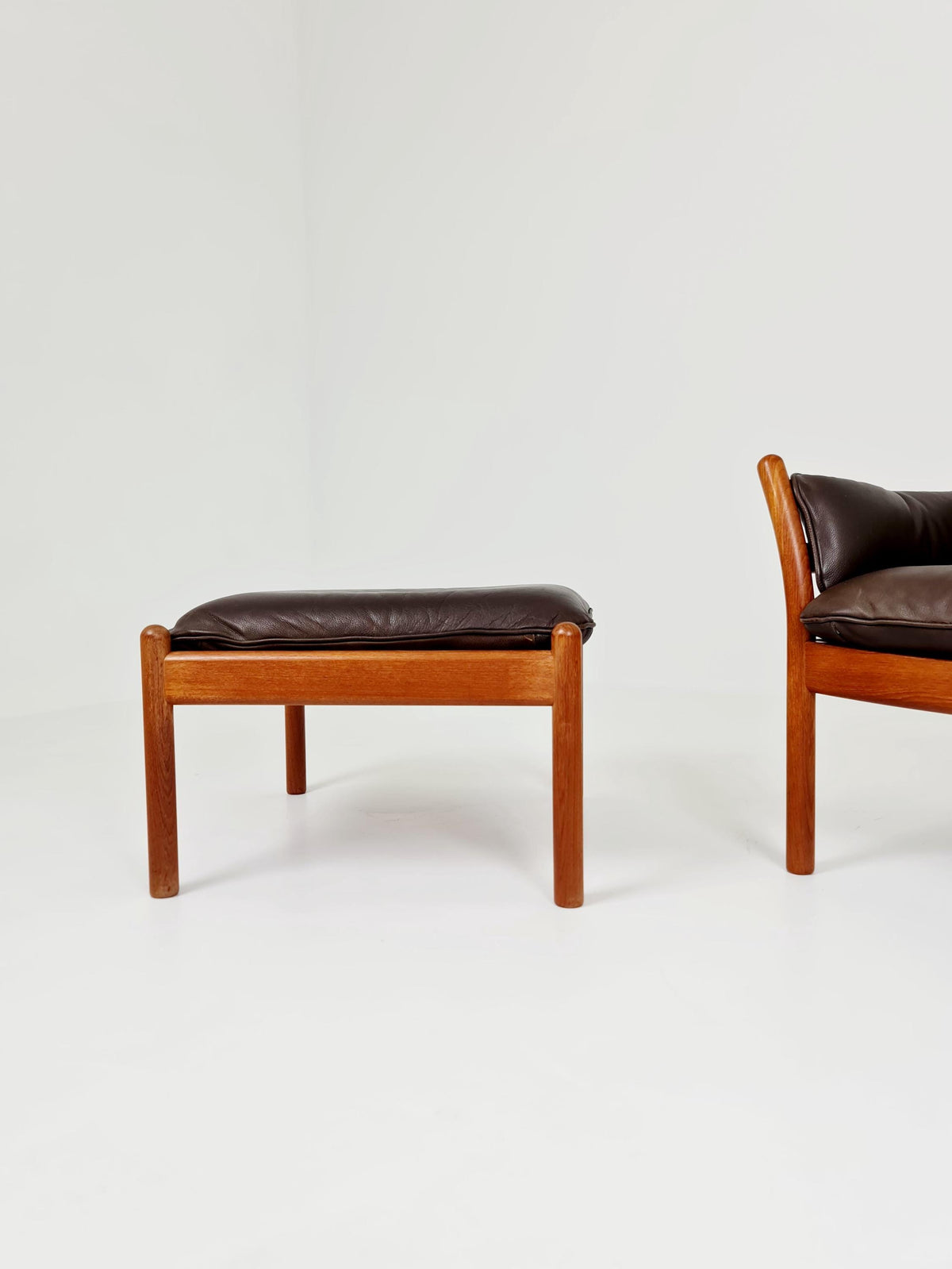 Mid century easy lounge chairs with ottoman by Illum Wikkelso 'Genius' For Silkborg Denamrk 1960s, Set of 2