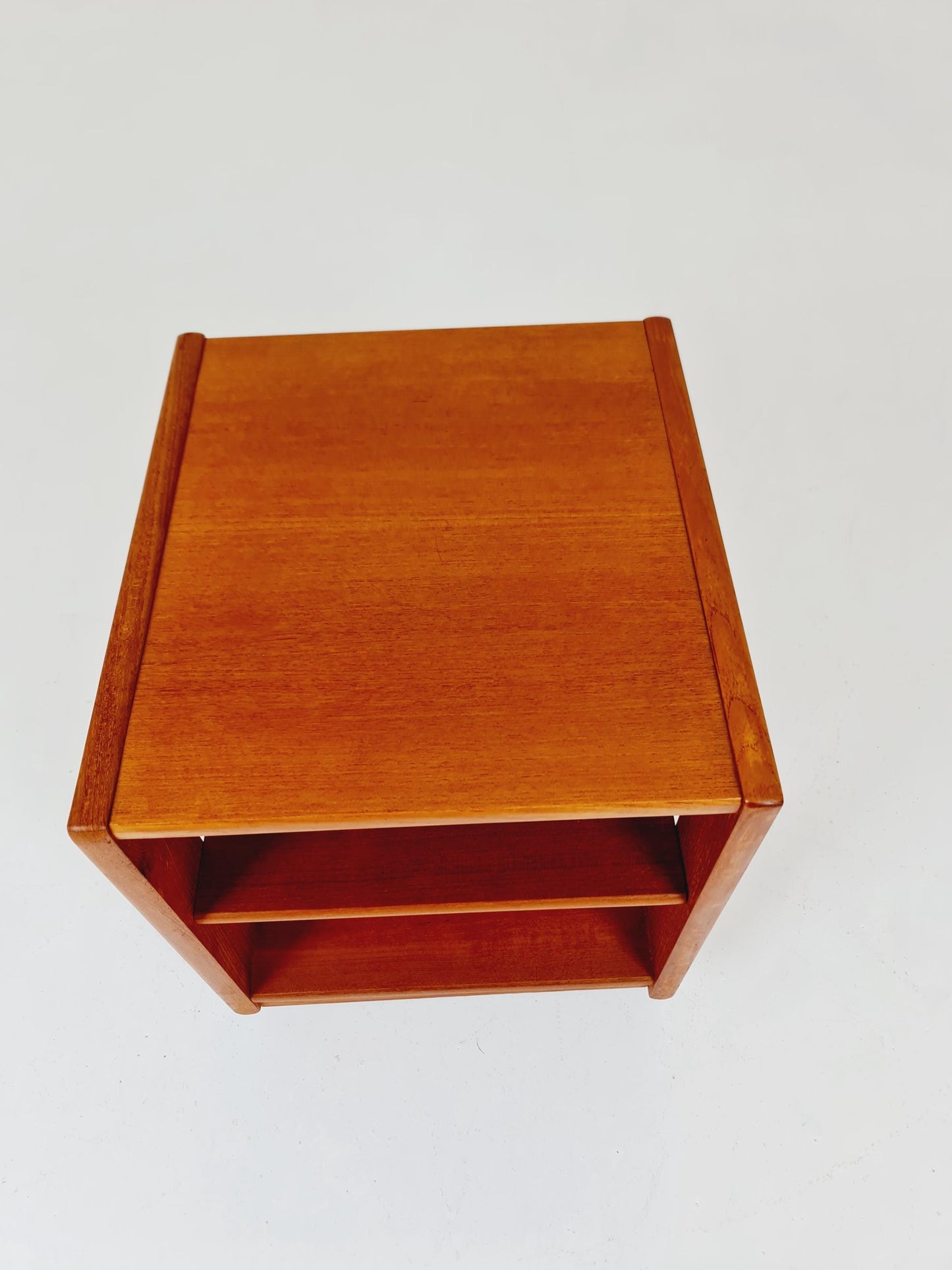Vintage mid century danish sidetable in solid teak/nightstand By Dyrlund , 1960s