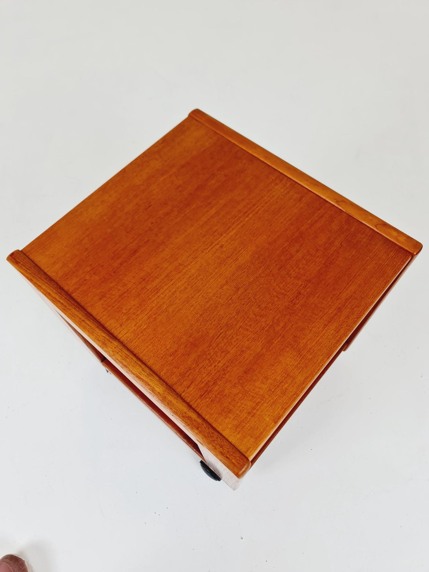Vintage mid century danish sidetable in solid teak/nightstand By Dyrlund , 1960s