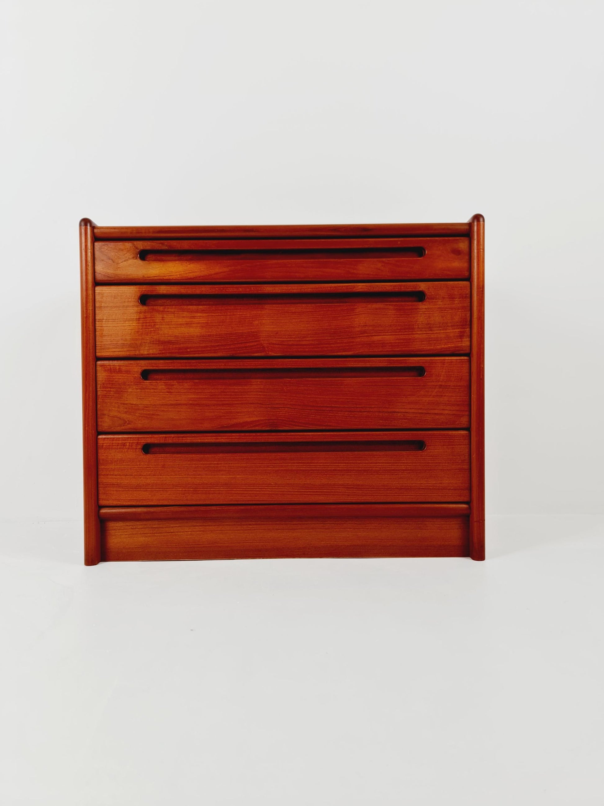 Midcentury danish design chest of drawers / drawer dresser /4 drawers cabinet By Nils Jonson for Torring 1960s