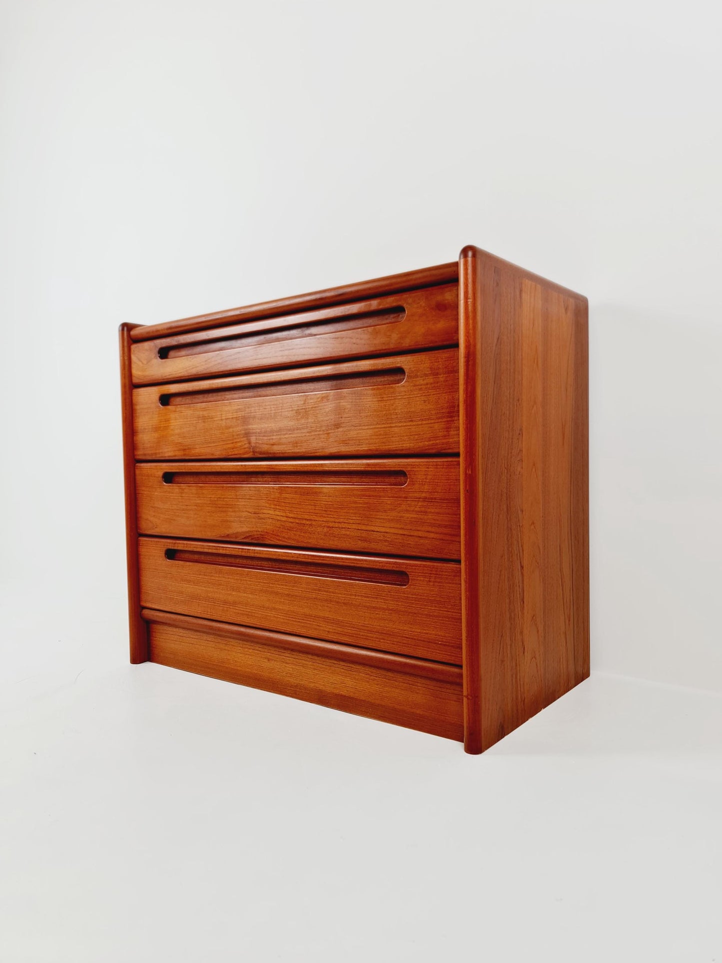 Midcentury danish design chest of drawers / drawer dresser /4 drawers cabinet By Nils Jonson for Torring 1960s