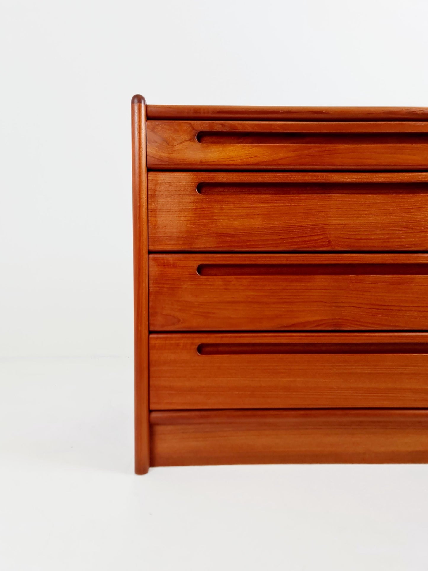 Midcentury danish design chest of drawers / drawer dresser /4 drawers cabinet By Nils Jonson for Torring 1960s