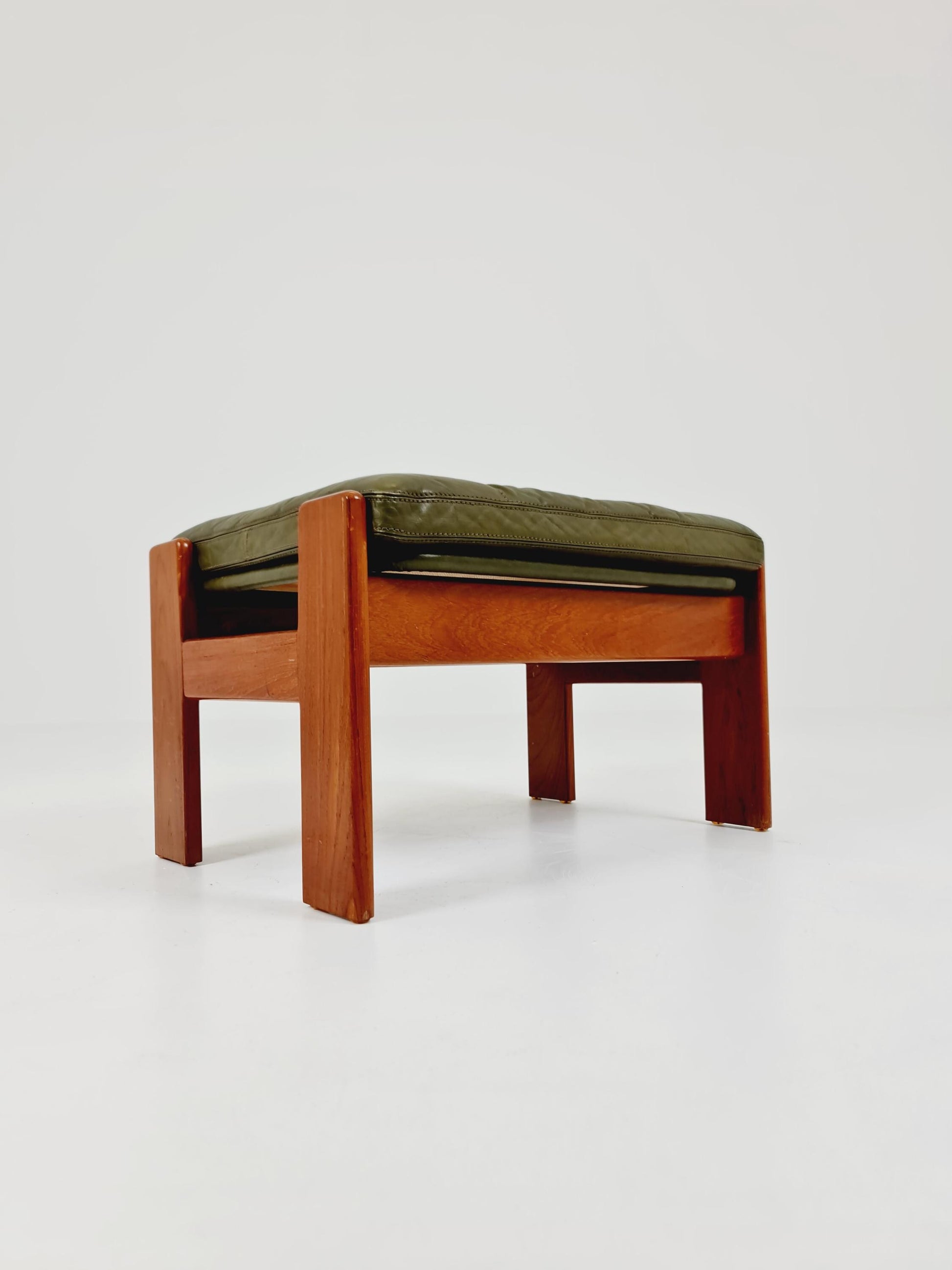 Mid century modern danish Teakl ottoman/stool, By Skippers Möbler 1960s