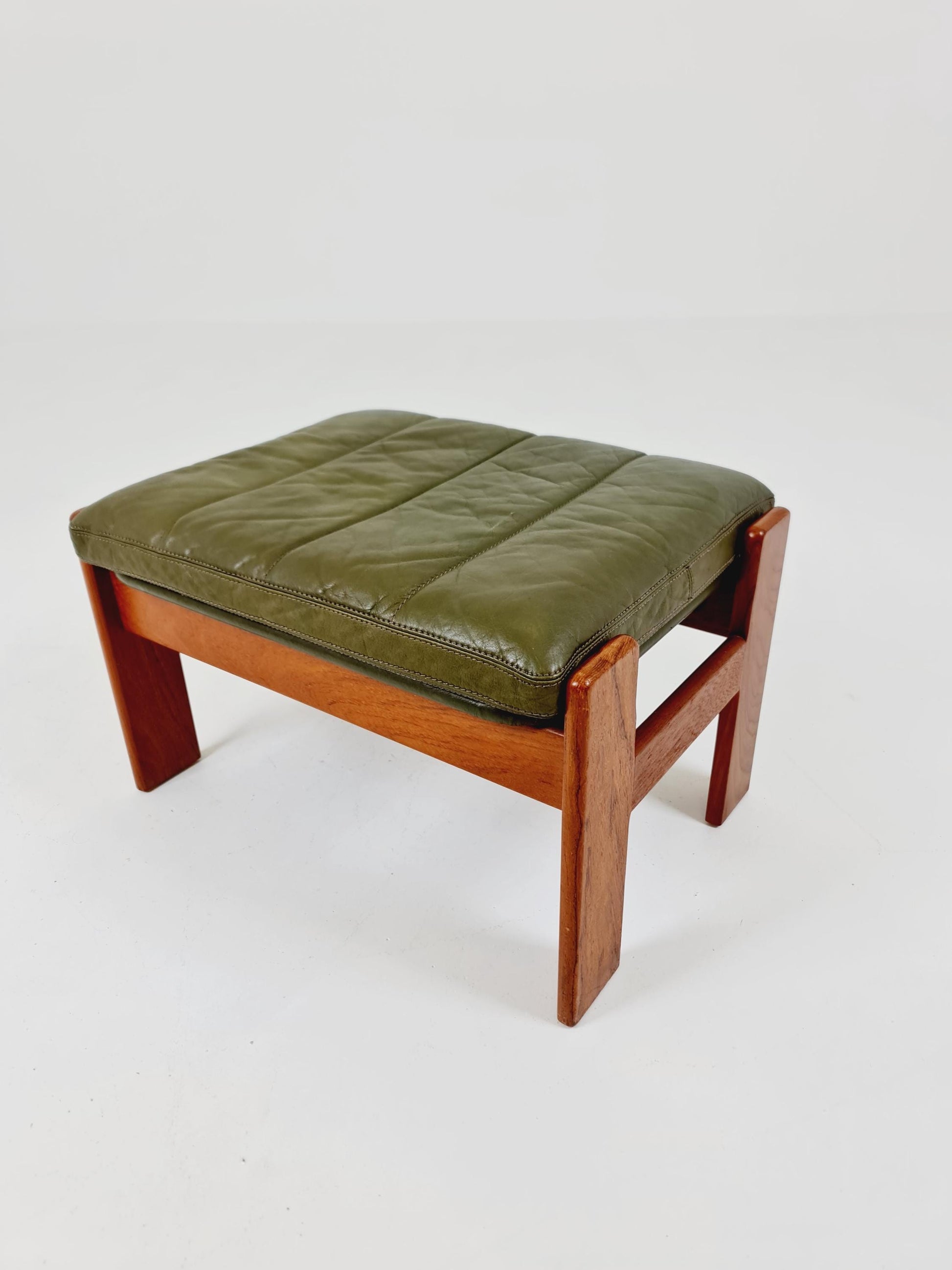 Mid century modern danish Teakl ottoman/stool, By Skippers Möbler 1960s