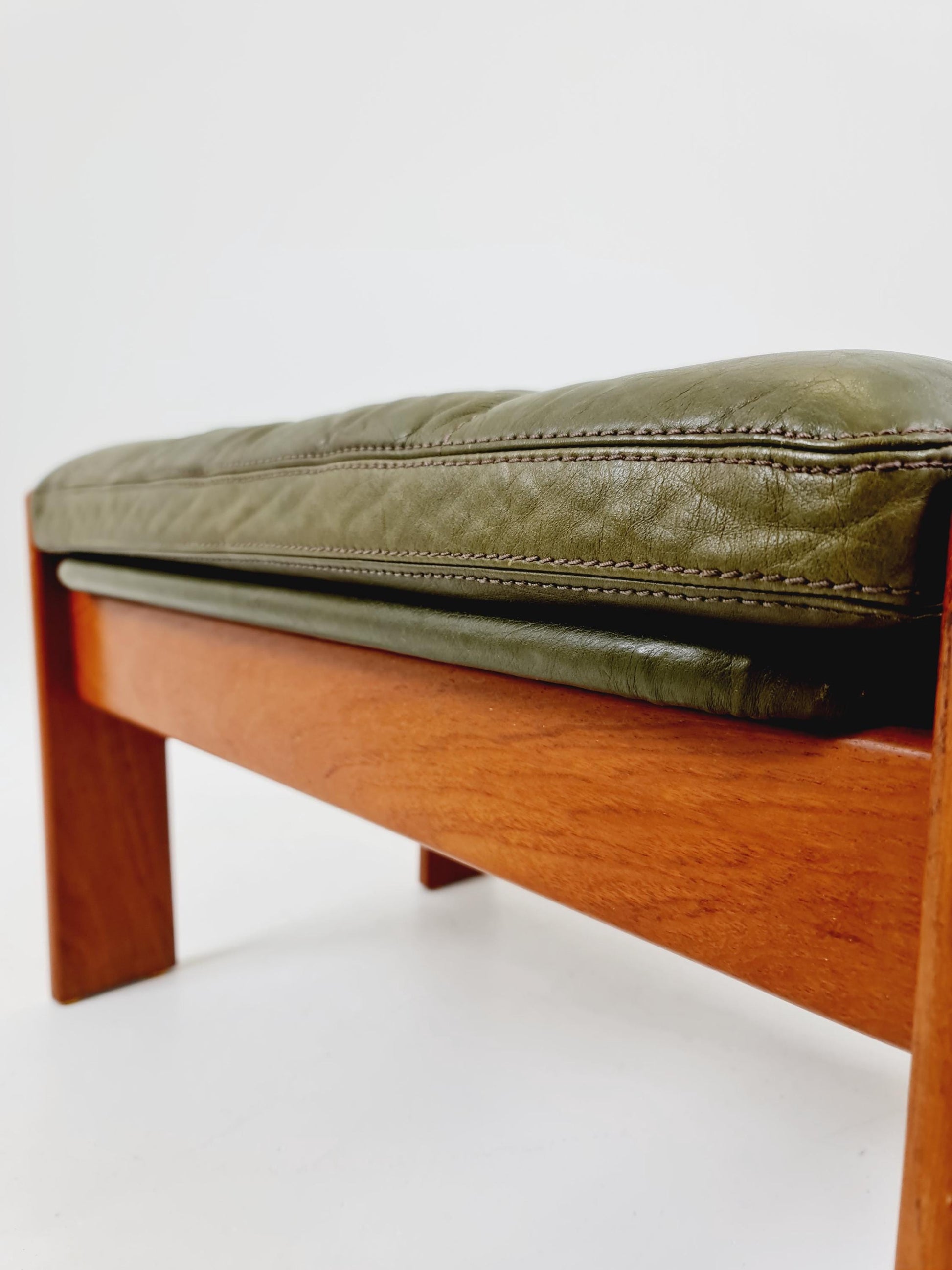 Mid century modern danish Teakl ottoman/stool, By Skippers Möbler 1960s