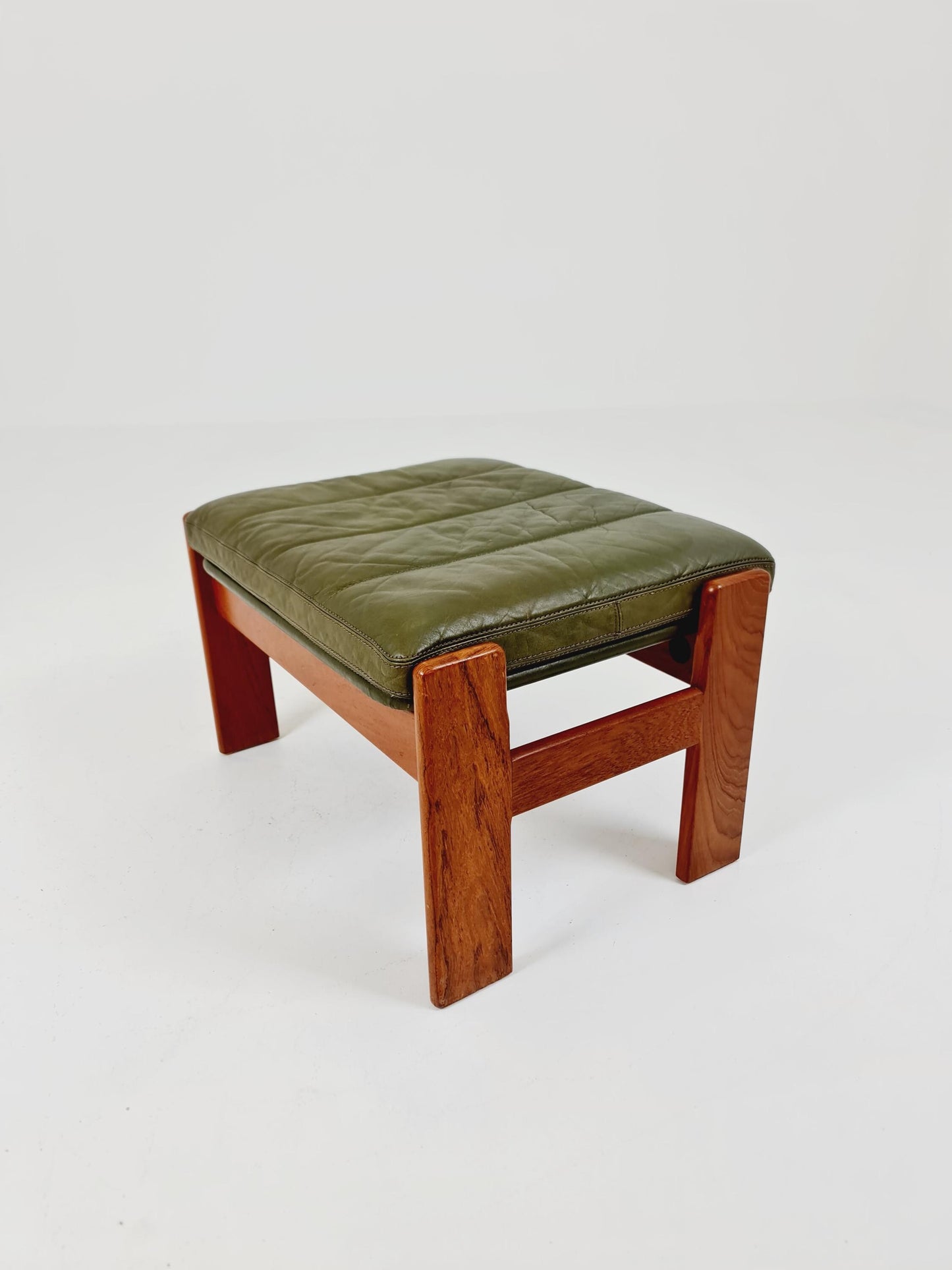 Mid century modern danish Teakl ottoman/stool, By Skippers Möbler 1960s