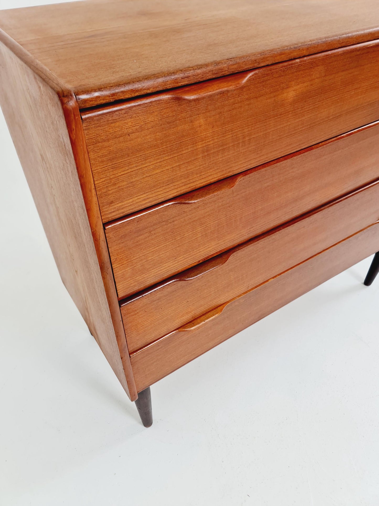 Midcentury danish design chest of drawers / drawer dresser /4 drawers cabinet By Henning Jörgensen for Frederica 1960s