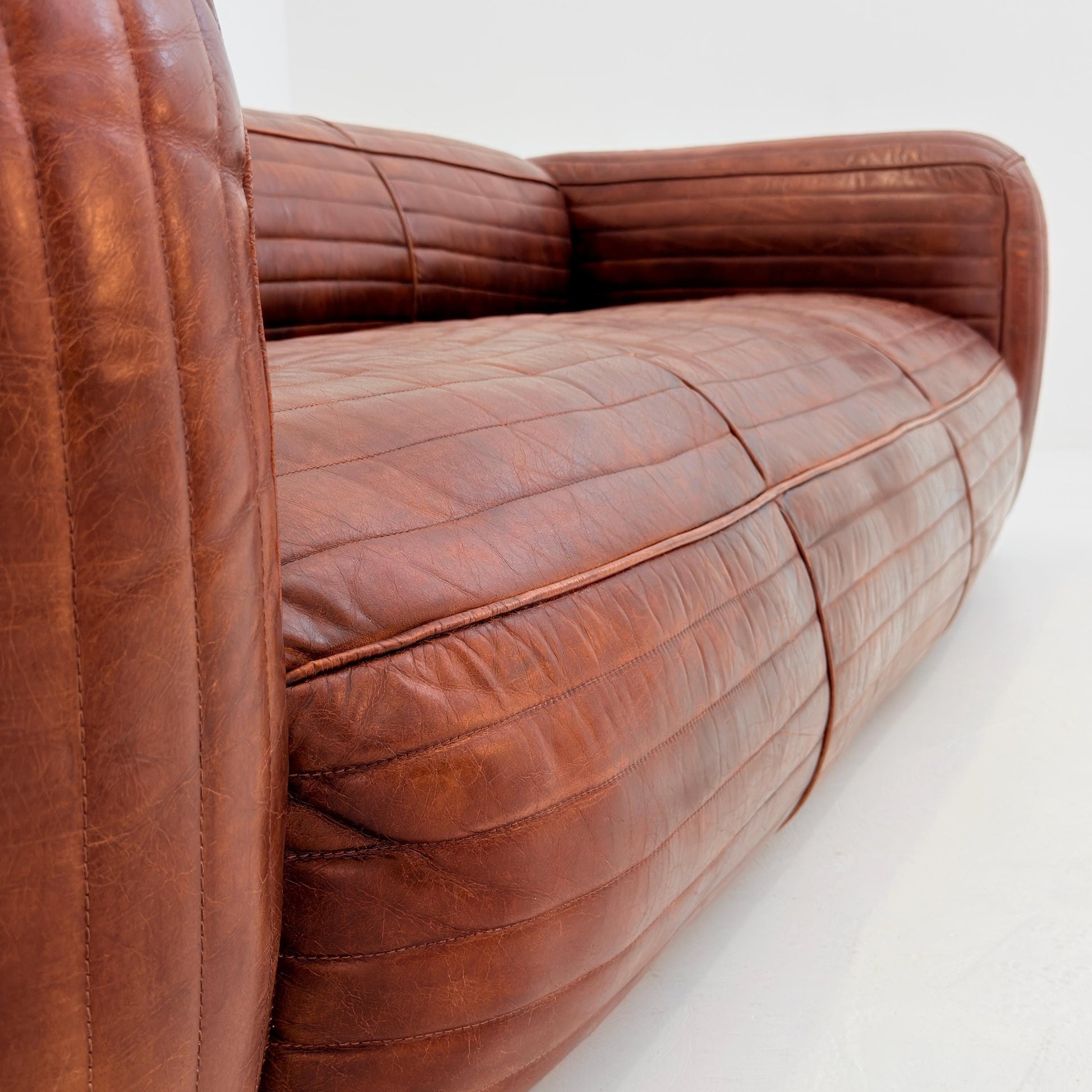 Mid century Italian Belgrave Luxury Distressed brown 3-Seater Leather Sofa – 1980s Italy