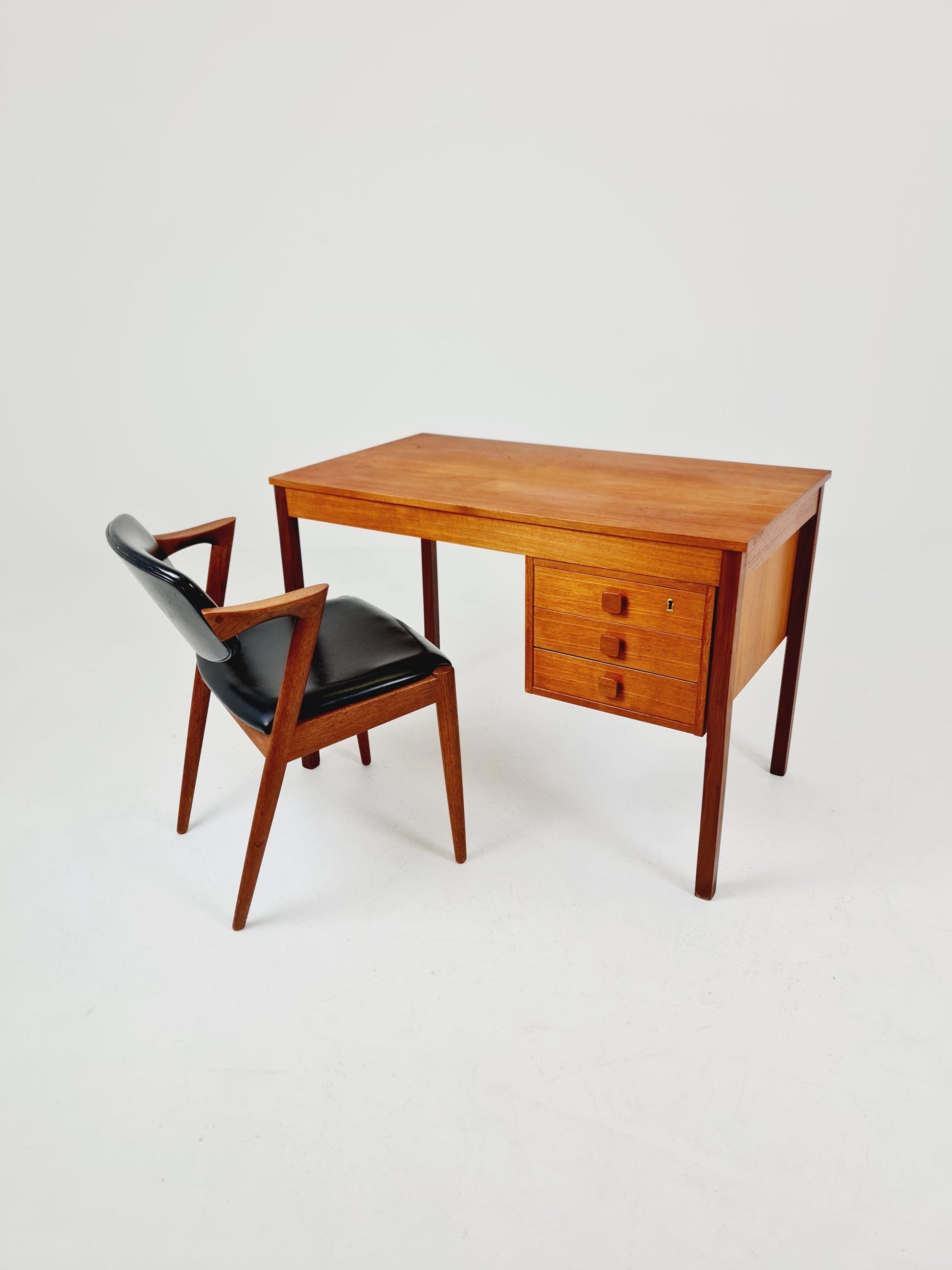 Midcentury Danish Teak Desk by Domino mobler, 1960s