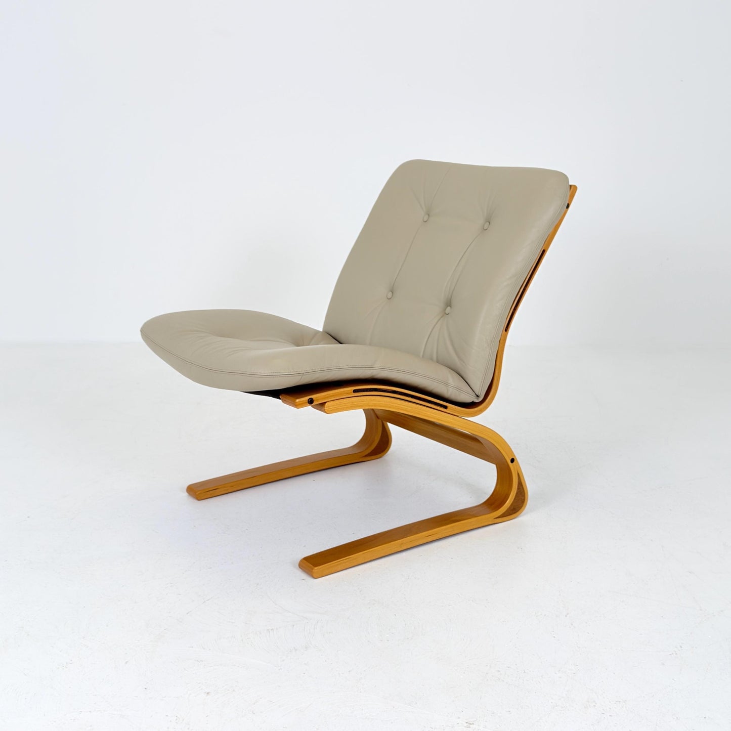 Set of 2 Mid century Norwegian Kengu leather lounge chairs by Elsa & Nordahl Solheim for Rybo Rykken - 1970s Norway