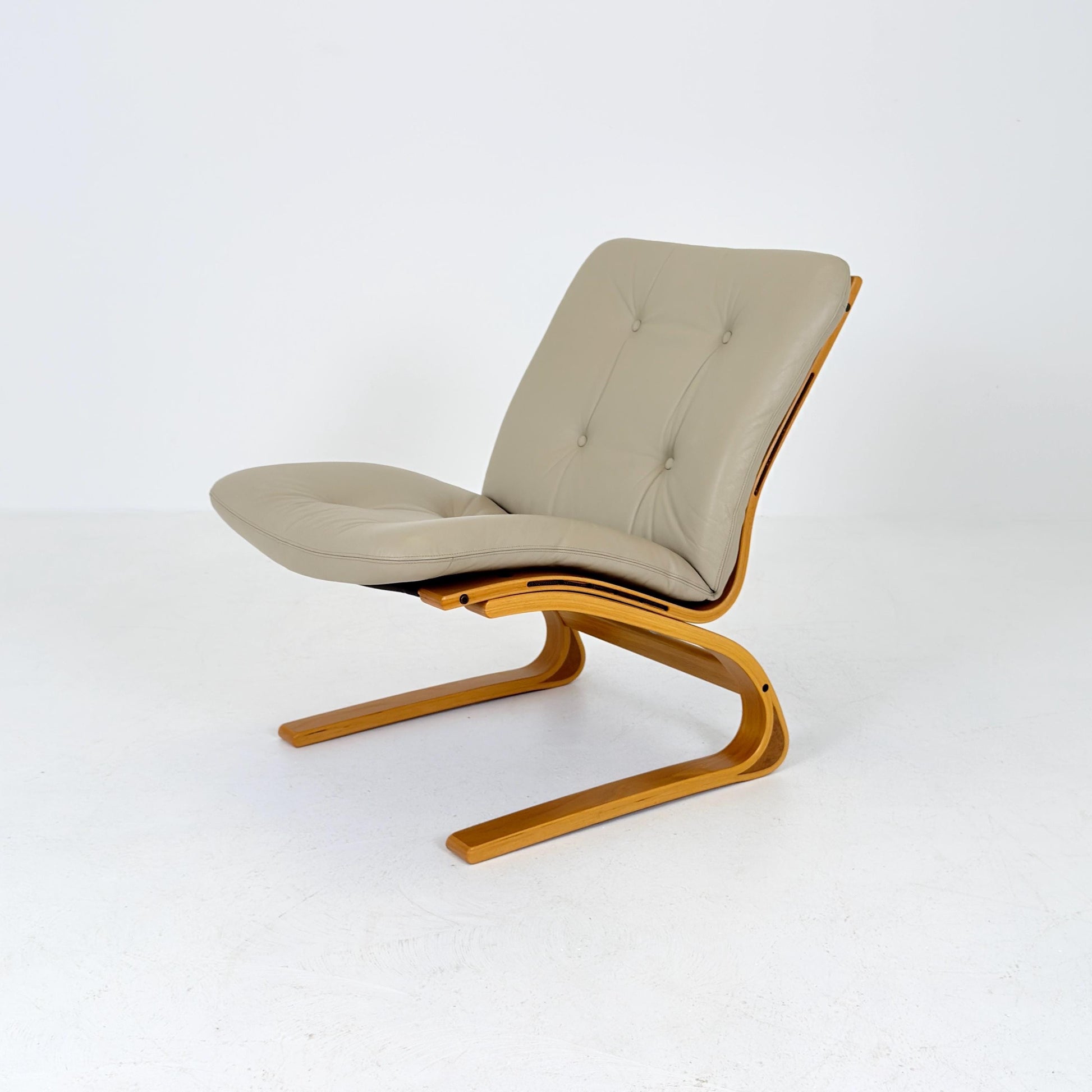 Set of 2 Mid century Norwegian Kengu leather lounge chairs by Elsa & Nordahl Solheim for Rybo Rykken - 1970s Norway