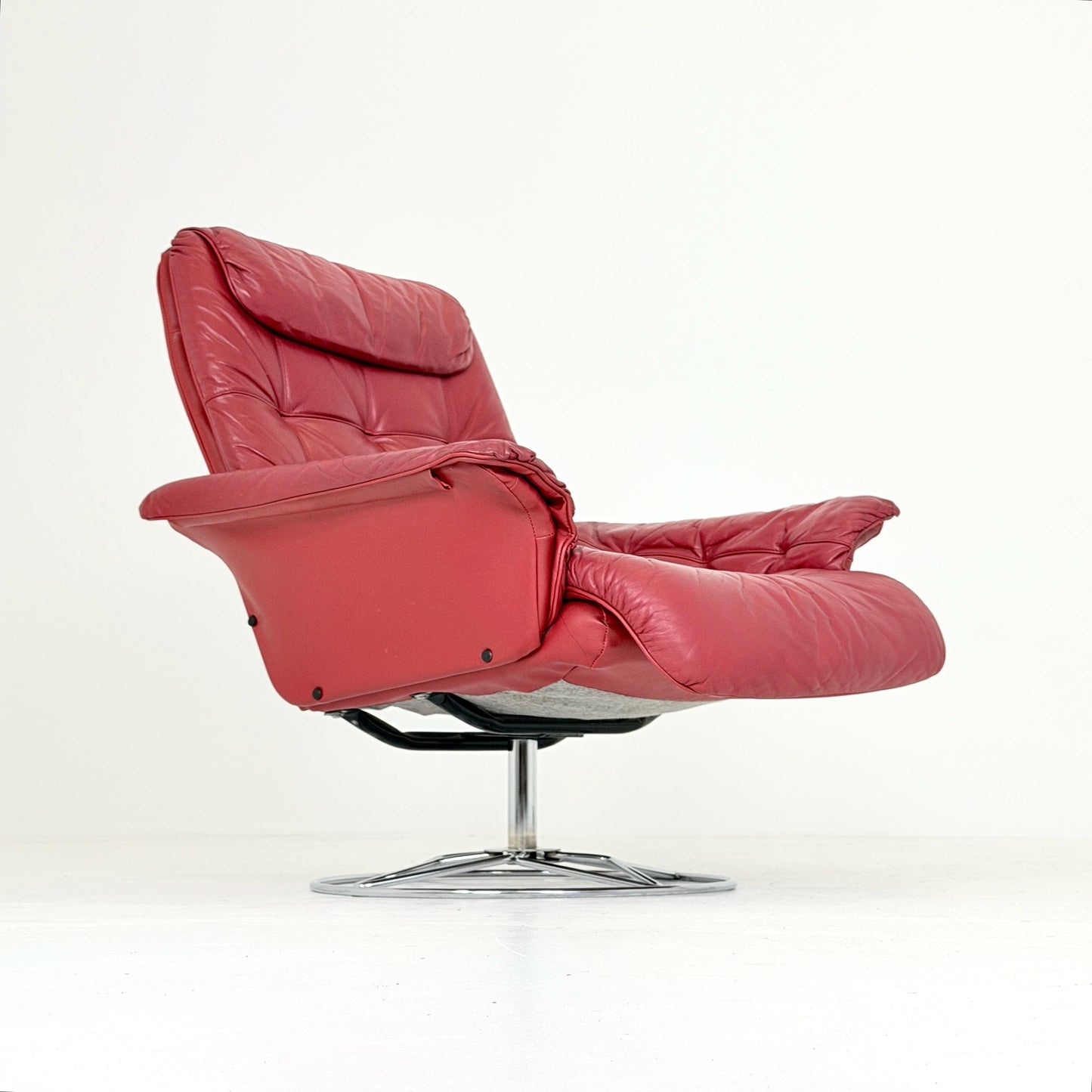 Mid-Century Danish Modern Lounge Chair | Burgundy Leather Swivel Armchair | Chrome Base | 1980s Germany