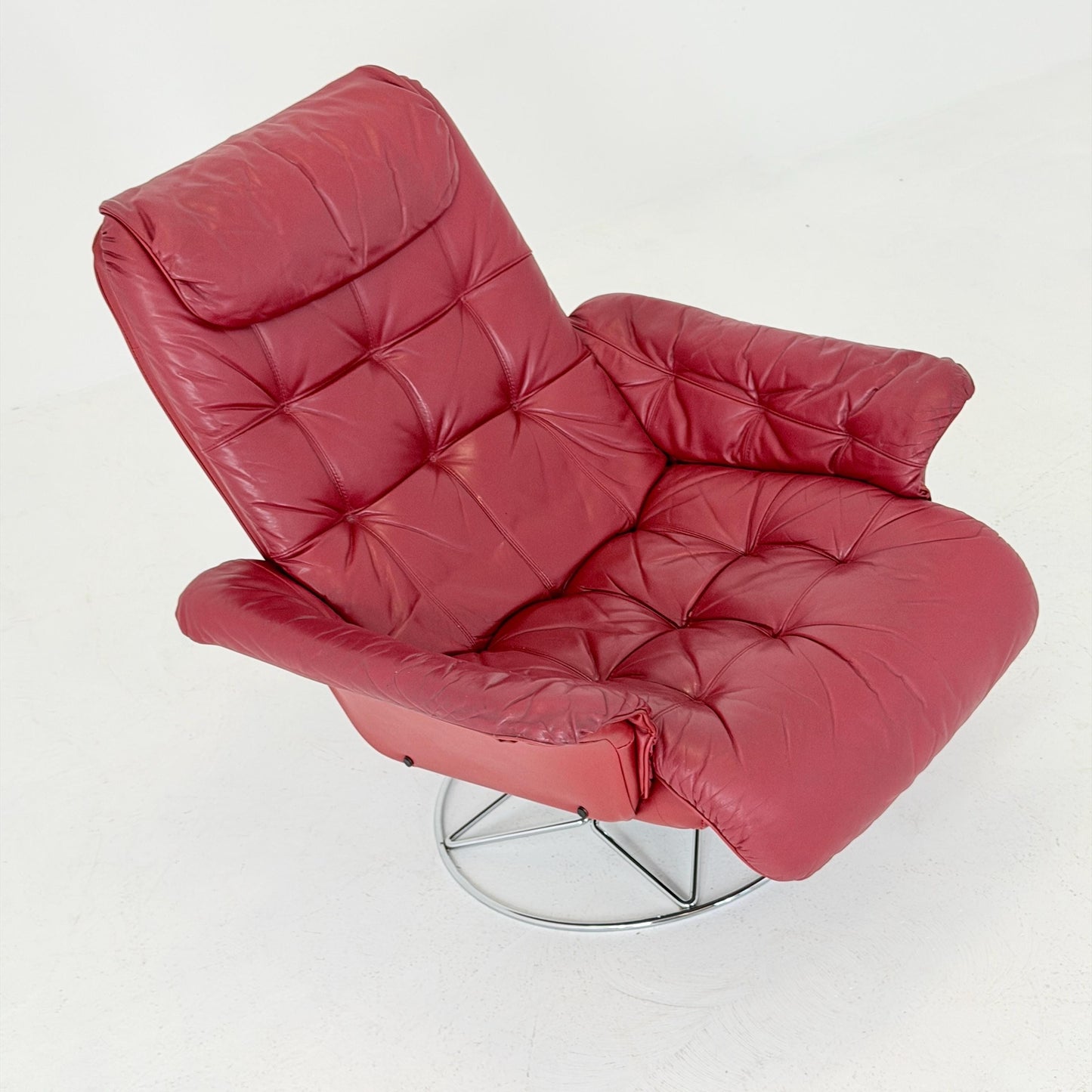 Mid-Century Danish Modern Lounge Chair | Burgundy Leather Swivel Armchair | Chrome Base | 1980s Germany