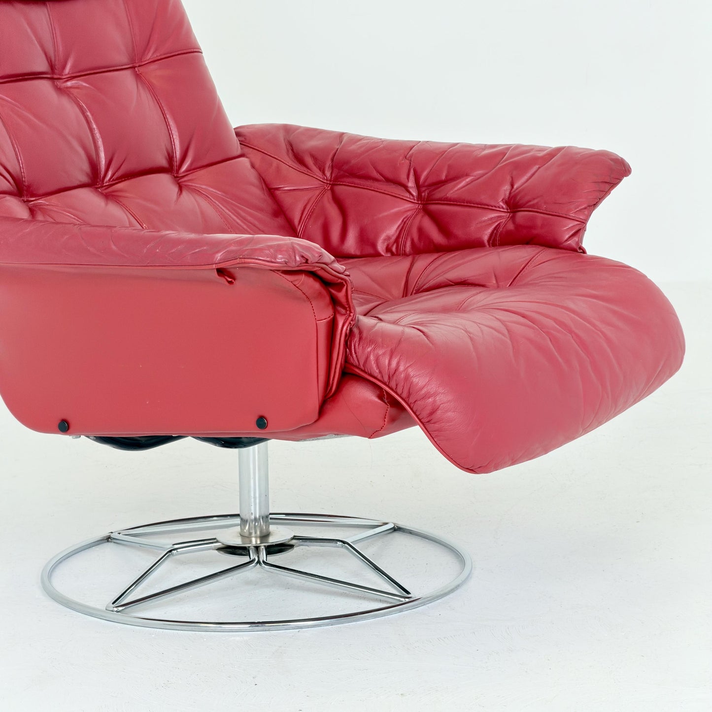 Mid-Century Danish Modern Lounge Chair | Burgundy Leather Swivel Armchair | Chrome Base | 1980s Germany