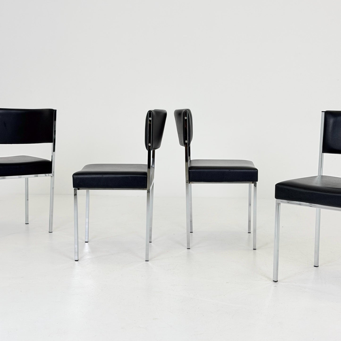 Set of 4 Mid-Century Bauhaus Dining Chairs | 1980s Italy