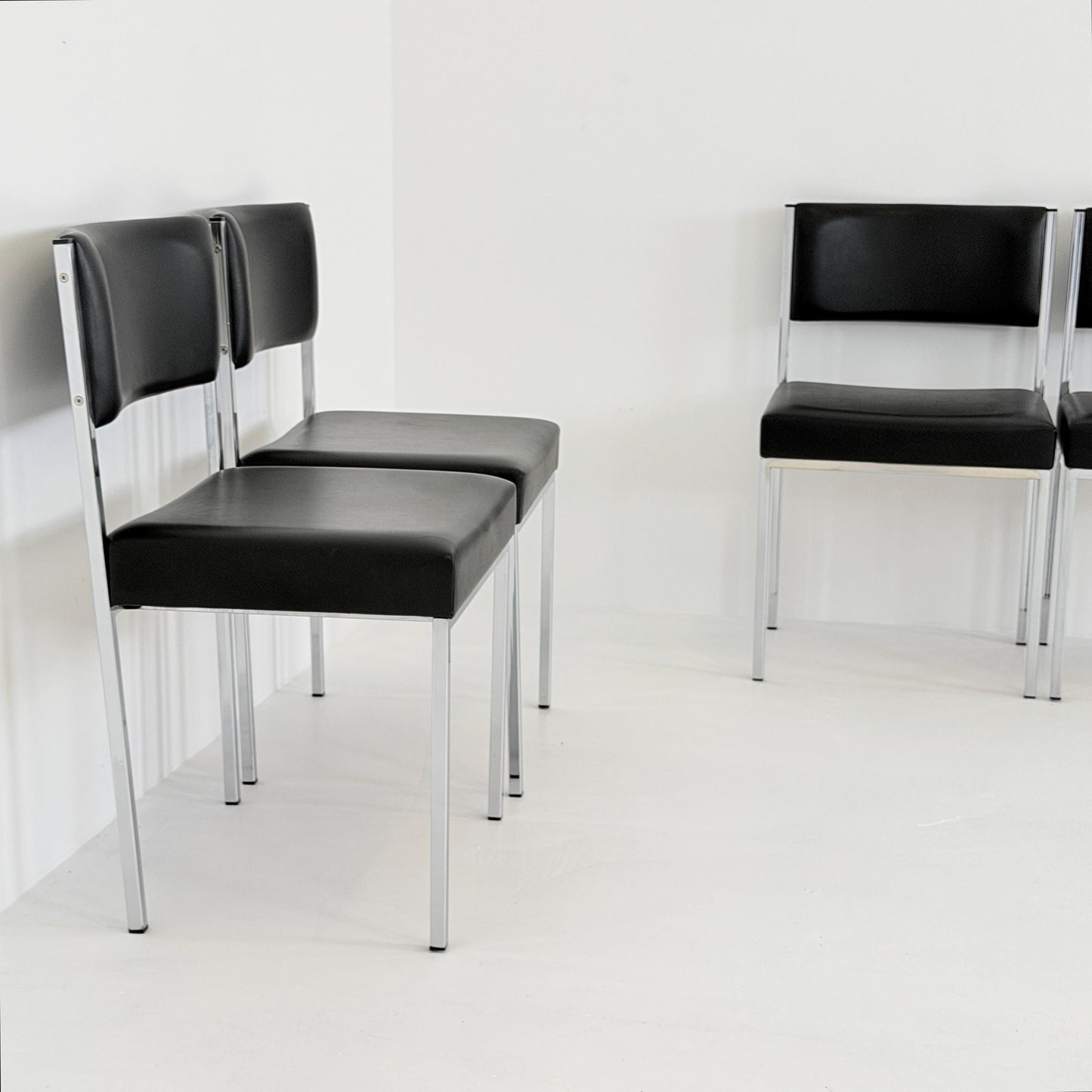 Set of 4 Mid-Century Bauhaus Dining Chairs | 1980s Italy
